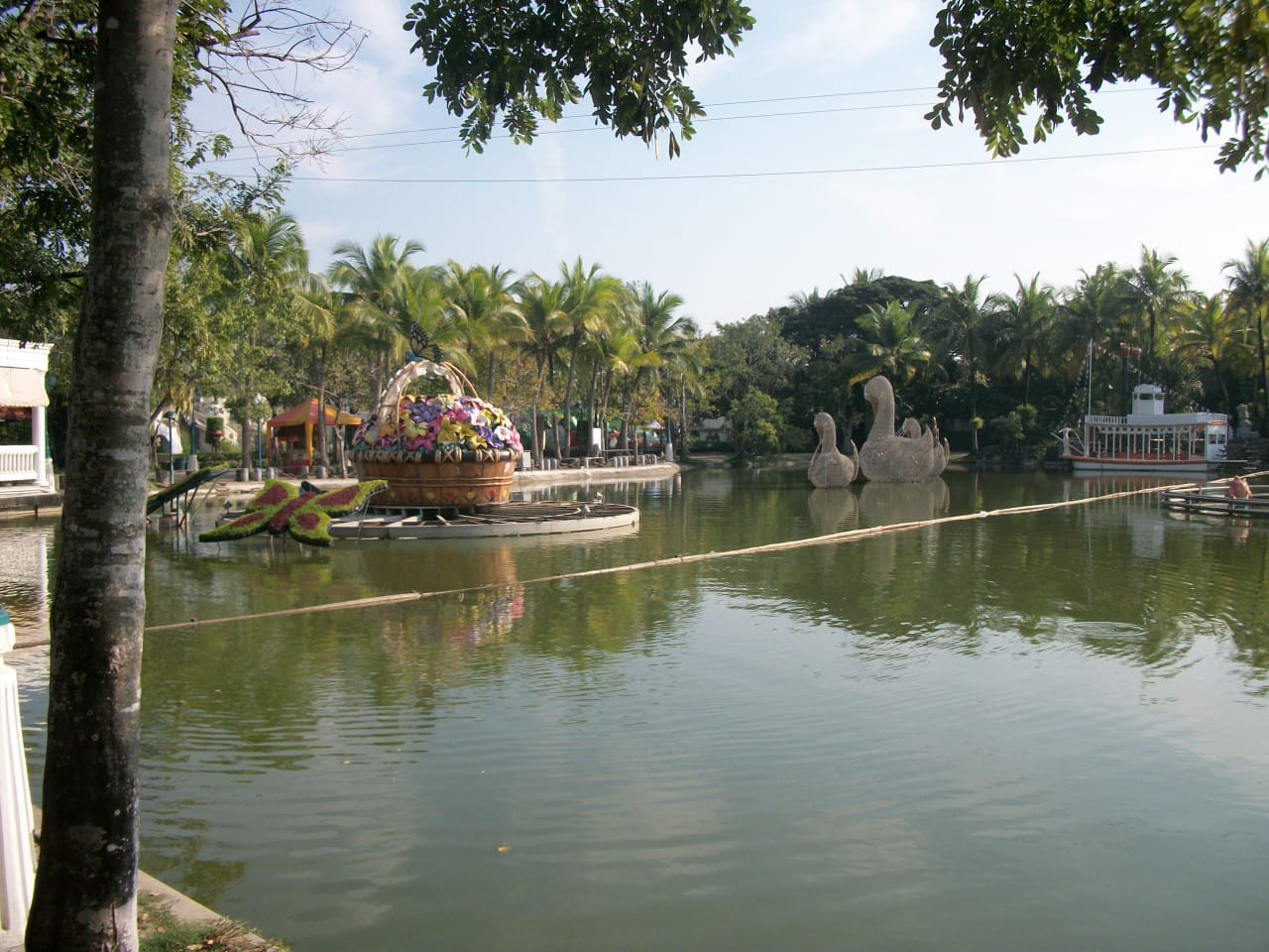 แผนเที่ยวปทุมธานี 1 วัน ดรีมเวิลด์ · วิทยาศาสตร์ · ของกินรังสิต