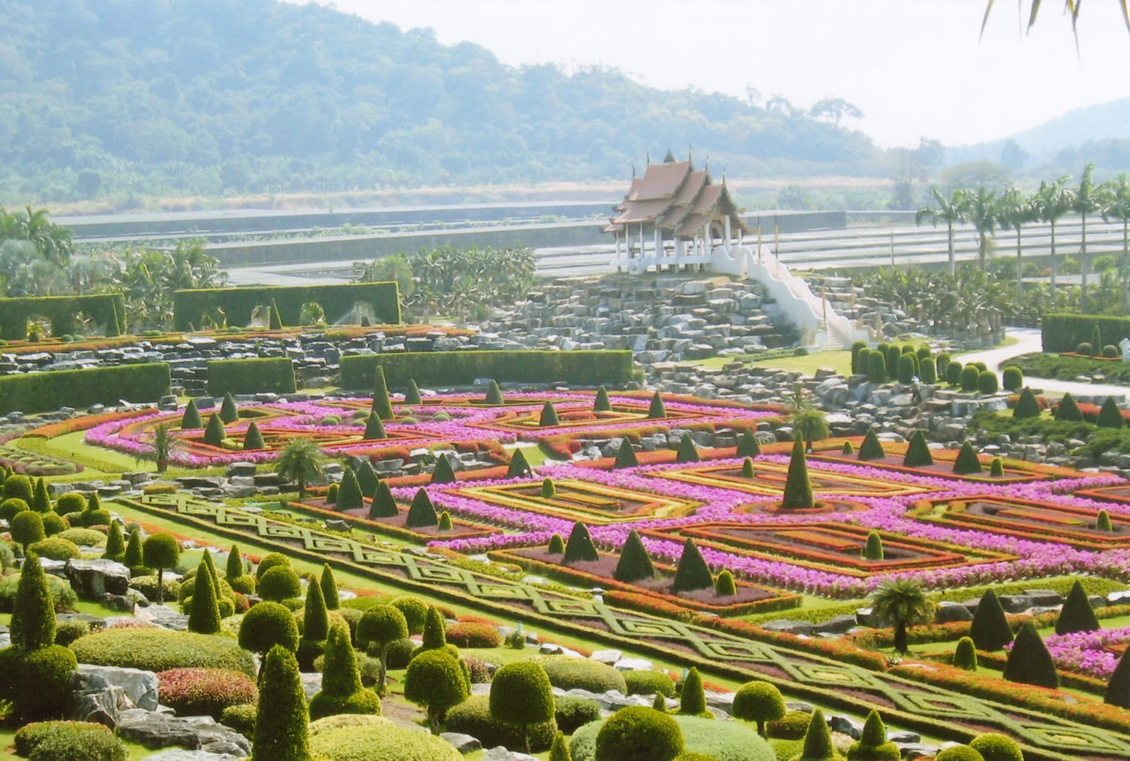 แผนเที่ยวพัทยาสายครอบครัว 3 วัน สวนน้ำ–สวนนงนุช–โชว์–หาด