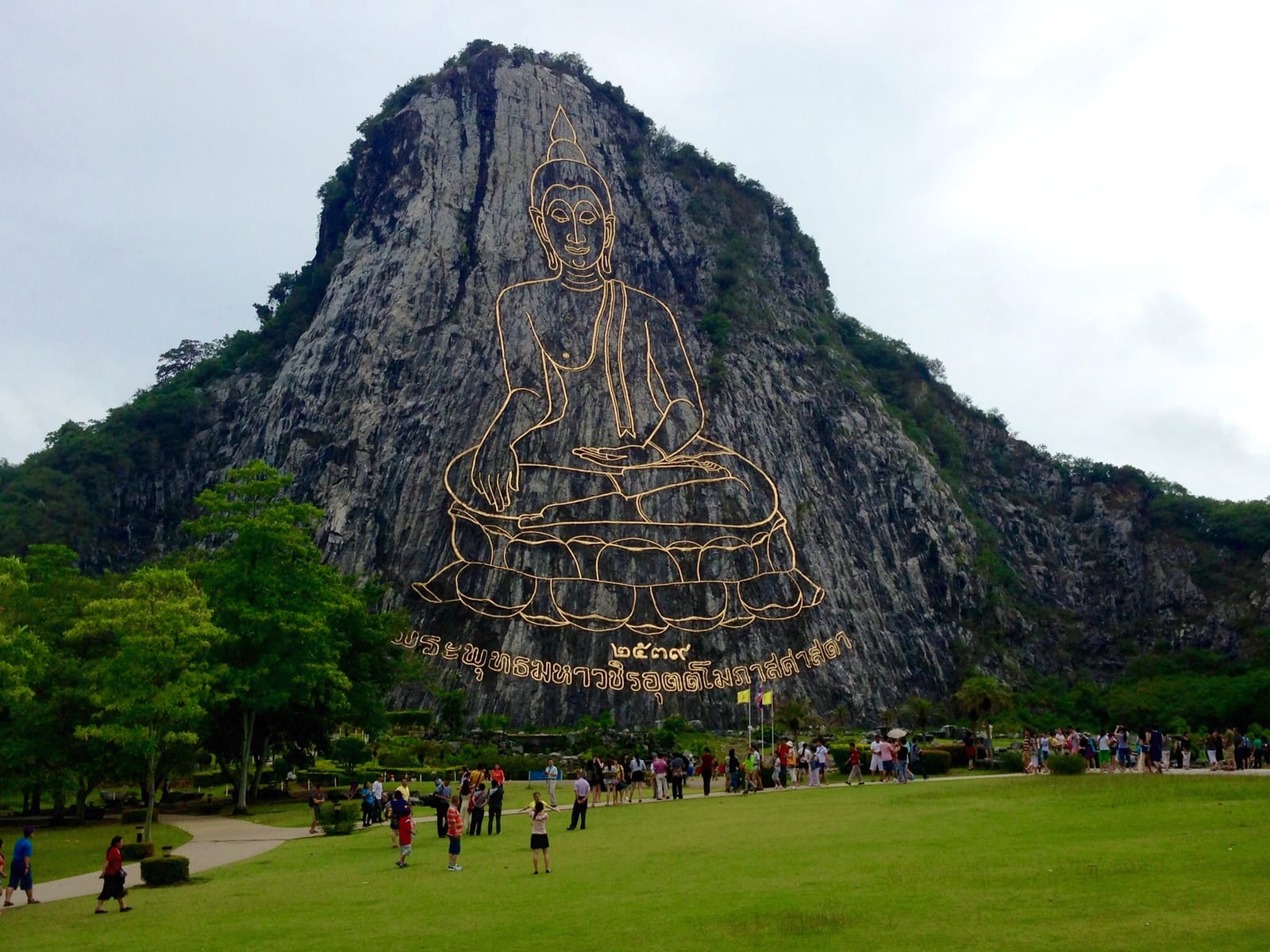 เขาชีจรรย์ พระพุทธรูปแกะสลักบนหน้าผา