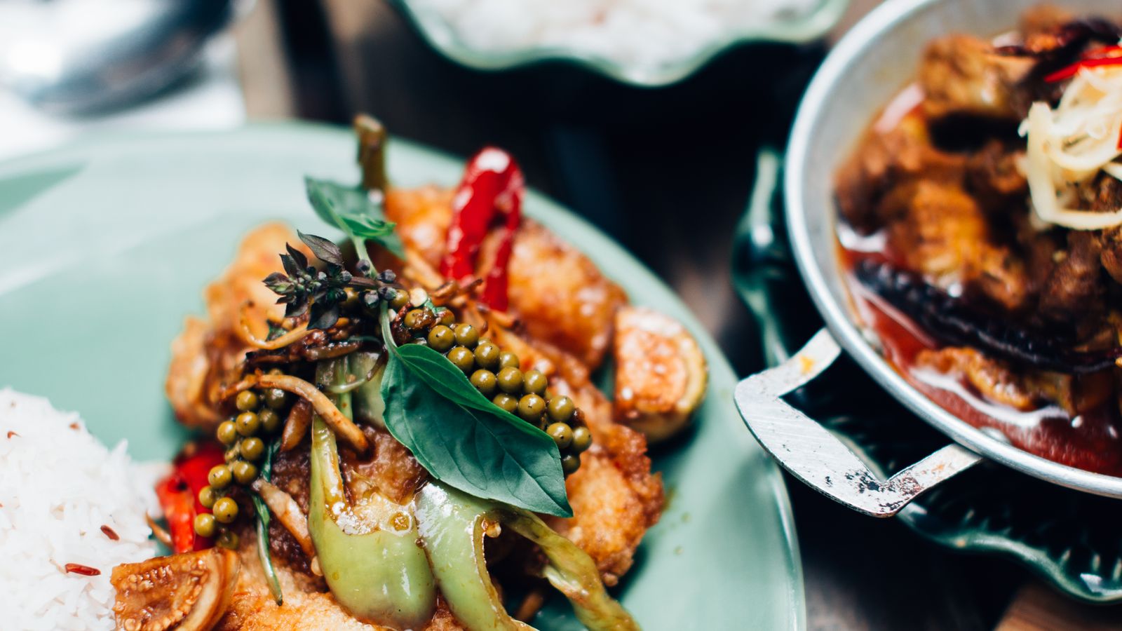 ร้านอาหารไทยถิ่นพัทยา ตามสั่ง ข้าวแกง รสจัด ราคาคนท้องถิ่น