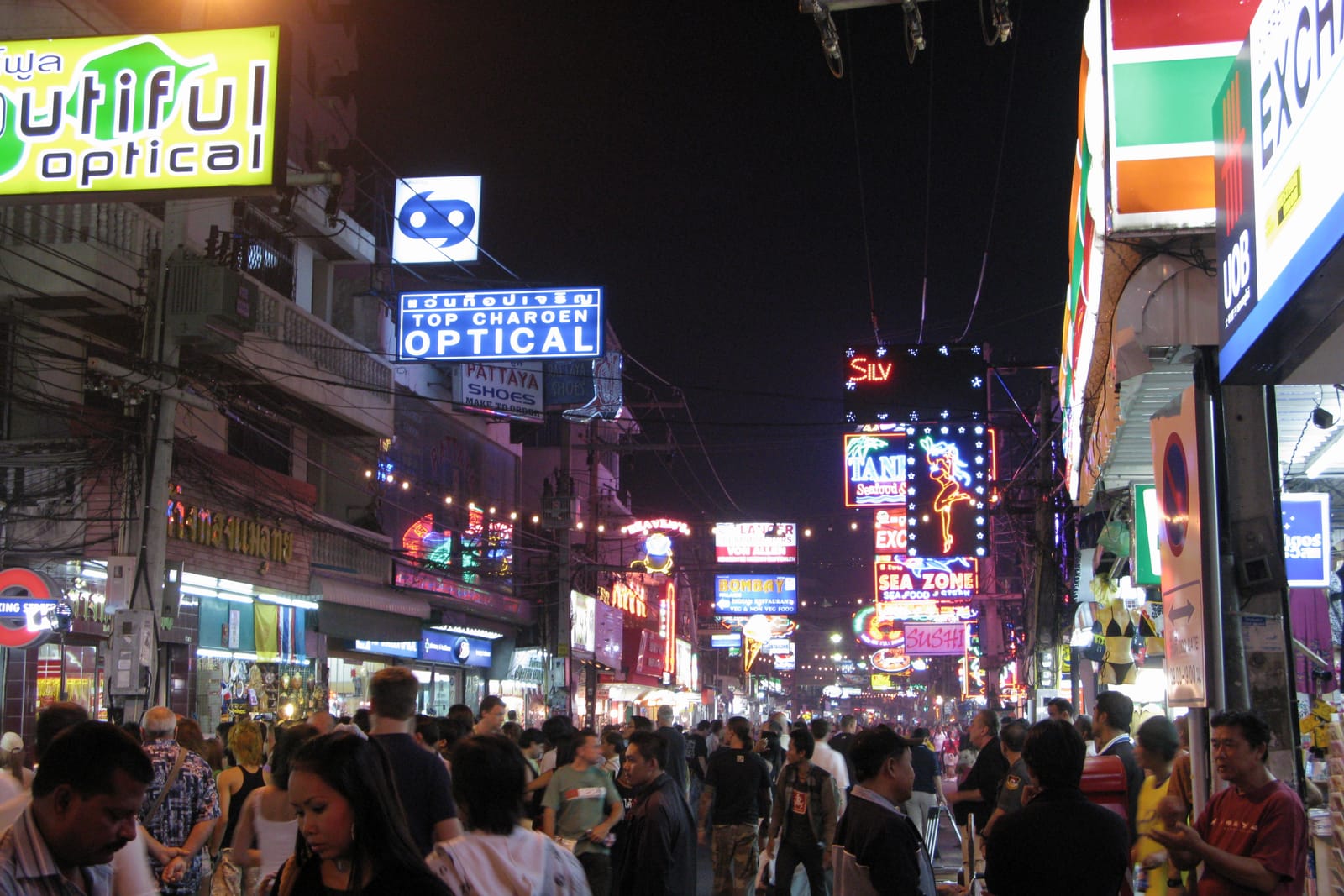 วอล์กกิ้งสตรีทพัทยา ถนนกลางคืนคึกคักที่สุดของไทย
