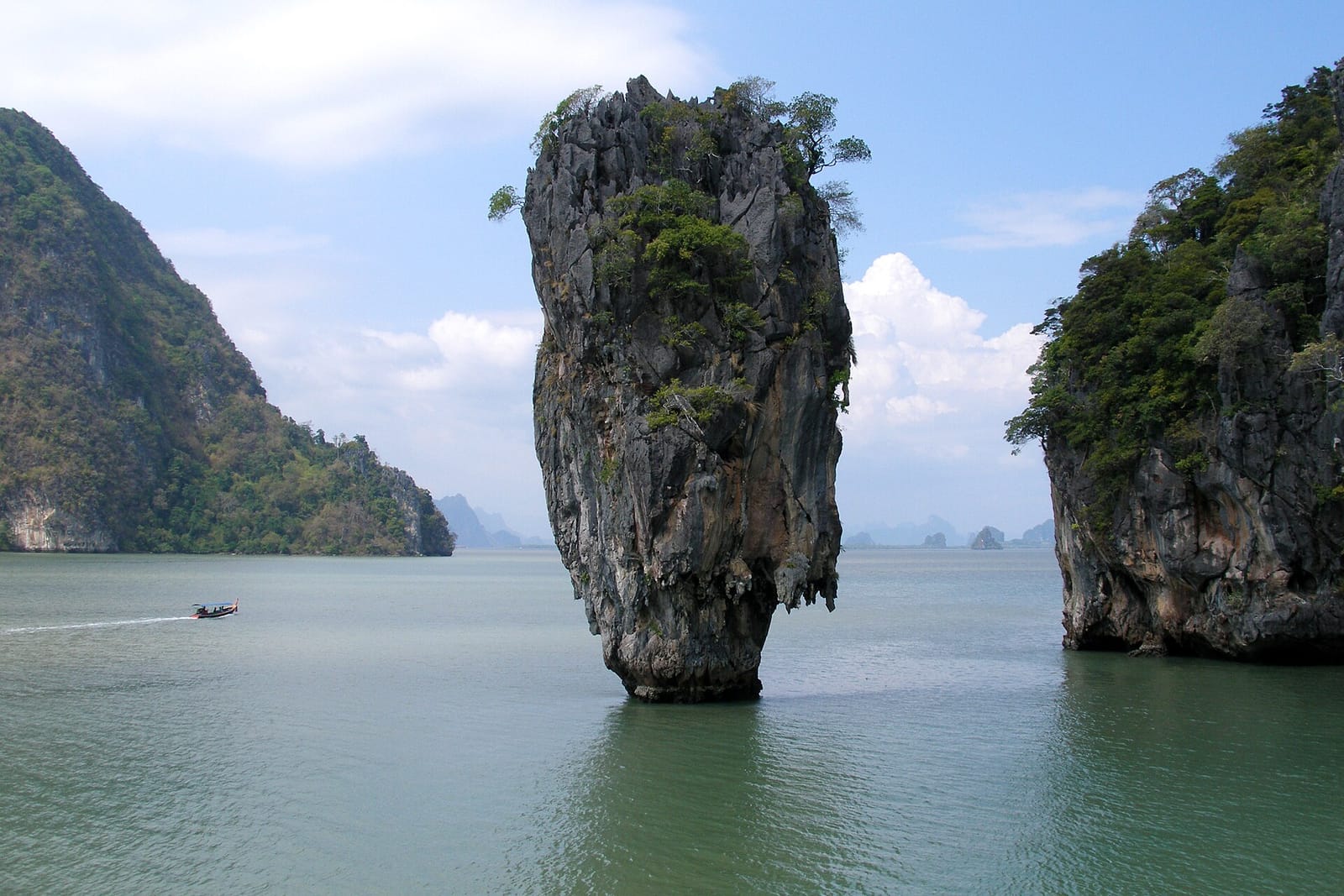 อ่าวพังงา เขาตะปู เกาะเจมส์บอนด์ ล่องเรือ · พายคายัค · ลอดถ้ำ