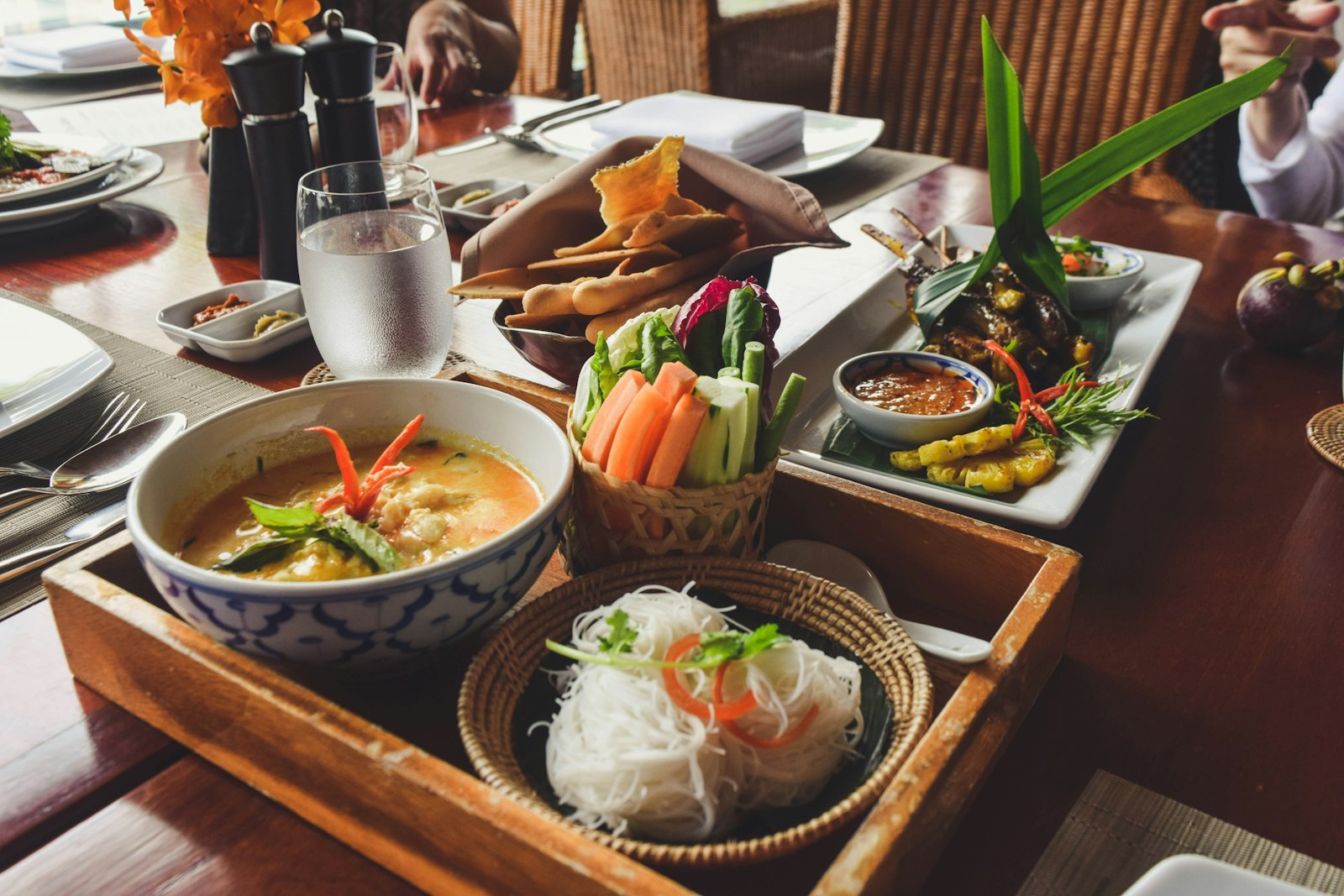 อาหารเช้าแบบคนพัทลุง ข้าวยำ ขนมจีน โรตีชาชัก ข้าวแกงใต้