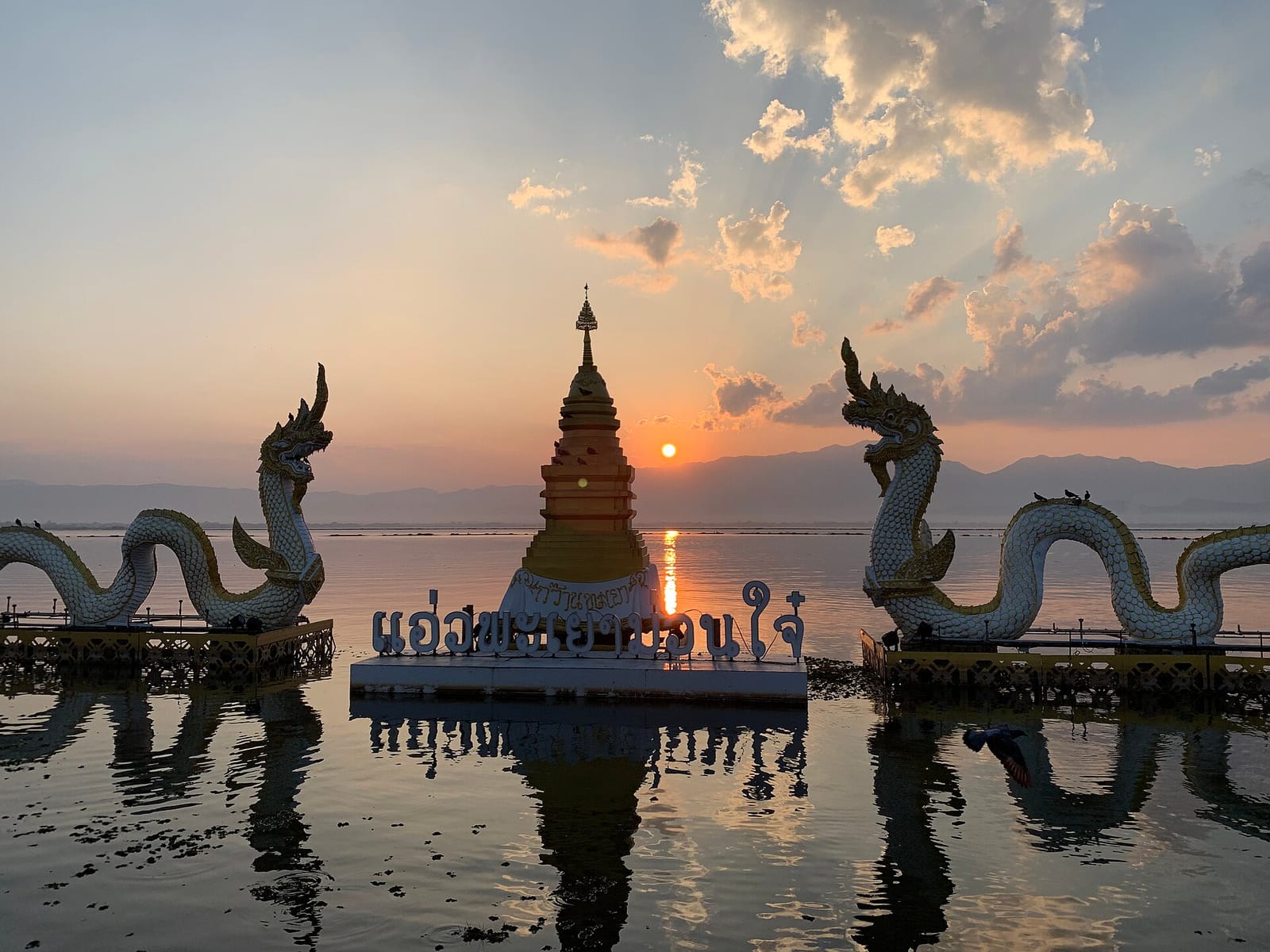 ปั่นจักรยานเลียบกว๊านพะเยา ยามเย็น–ชมพระอาทิตย์ตก