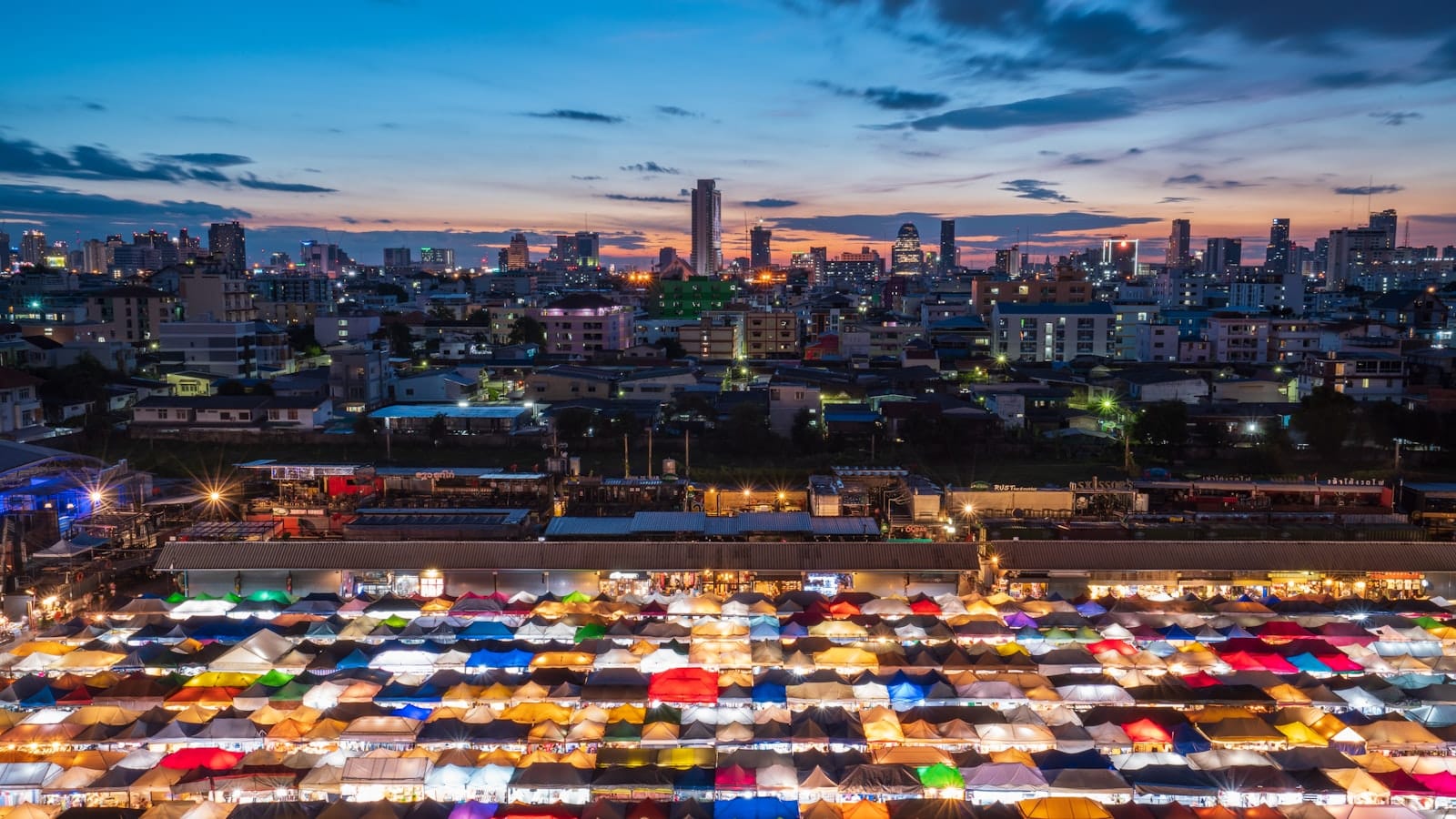 ตลาดเย็น–ถนนคนเดินพิจิตร เดินชิมยาว ๆ ตอนเย็น