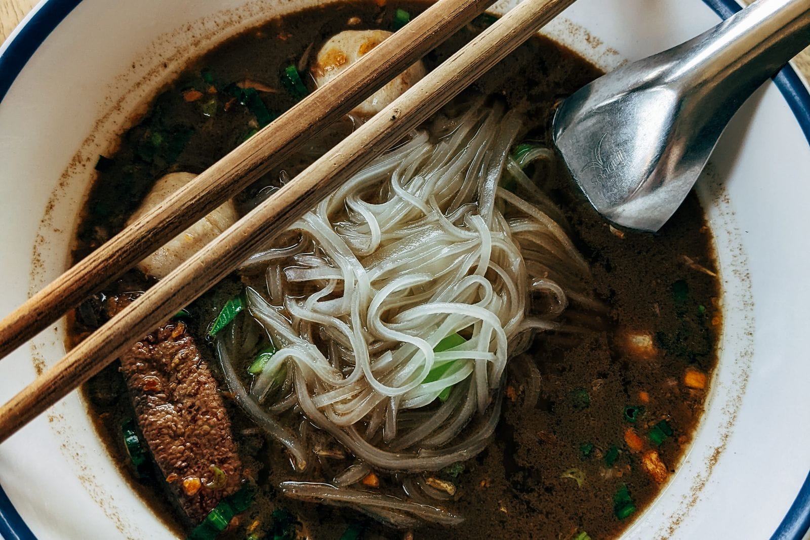 ก๋วยเตี๋ยวเมืองแพร่ ร้านเก่า รสจัด ถั่วป่นมะนาว