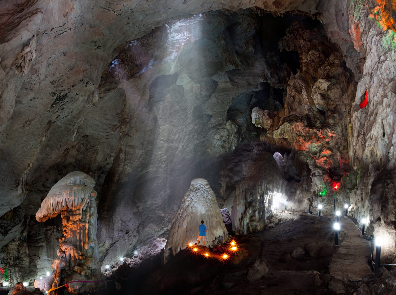 ภูผายา ภาพเขียนสีก่อนประวัติศาสตร์ในเขตภูเก้า