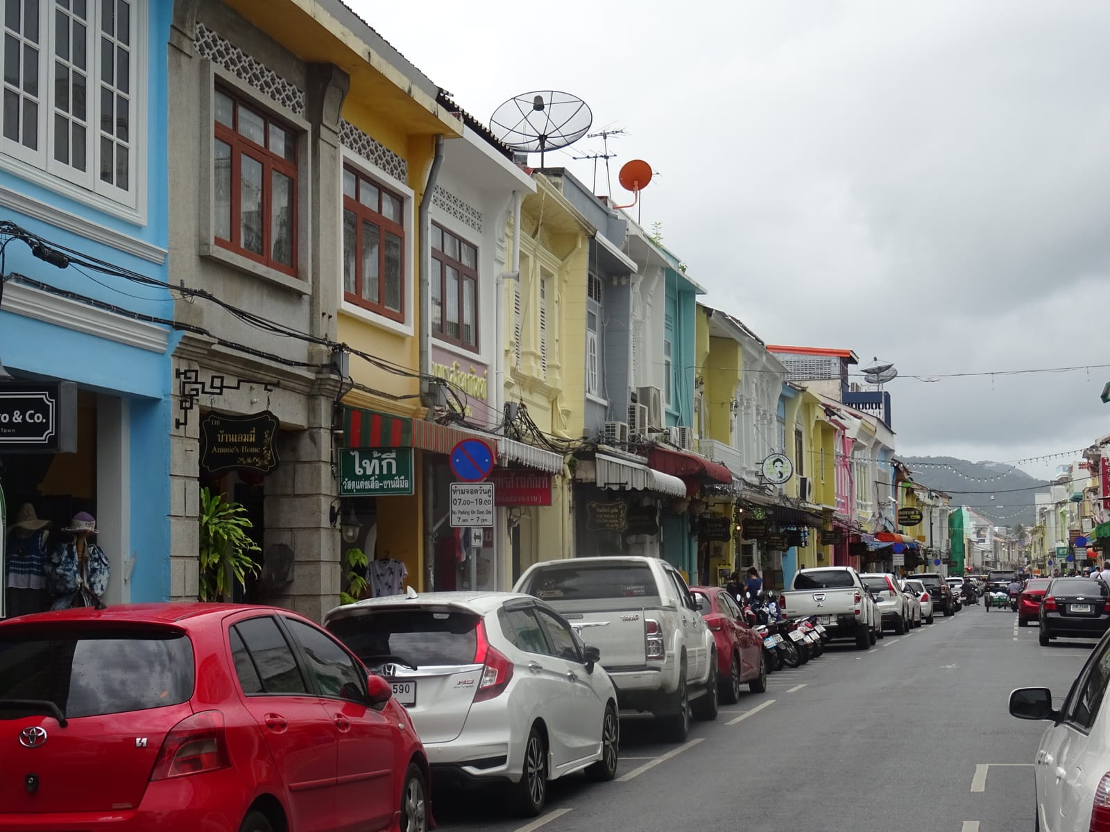 สตรีทฟู้ดภูเก็ต เดินชิมหลาดใหญ่ + ตลาดในเมือง