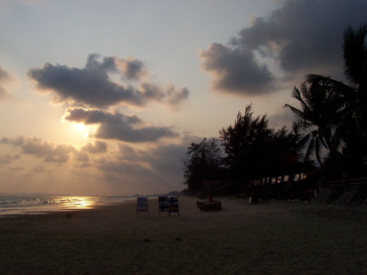 คาเฟ่ระยอง ตึกเก่ายมจินดา + ริมหาดแม่รำพึง