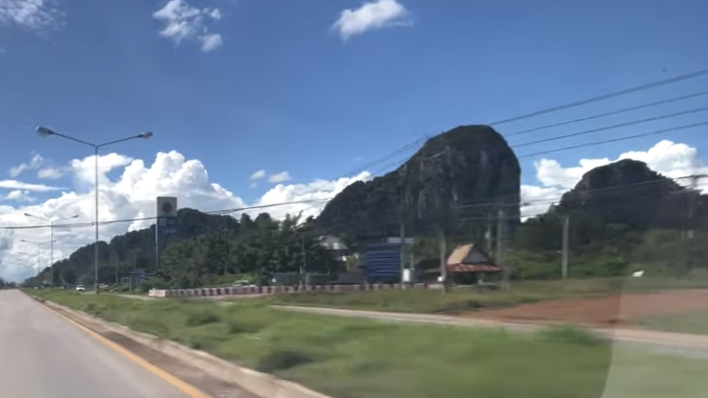 สระแก้วกับครอบครัว ค้างคาว น้ำตก เมล่อน คาเฟ่