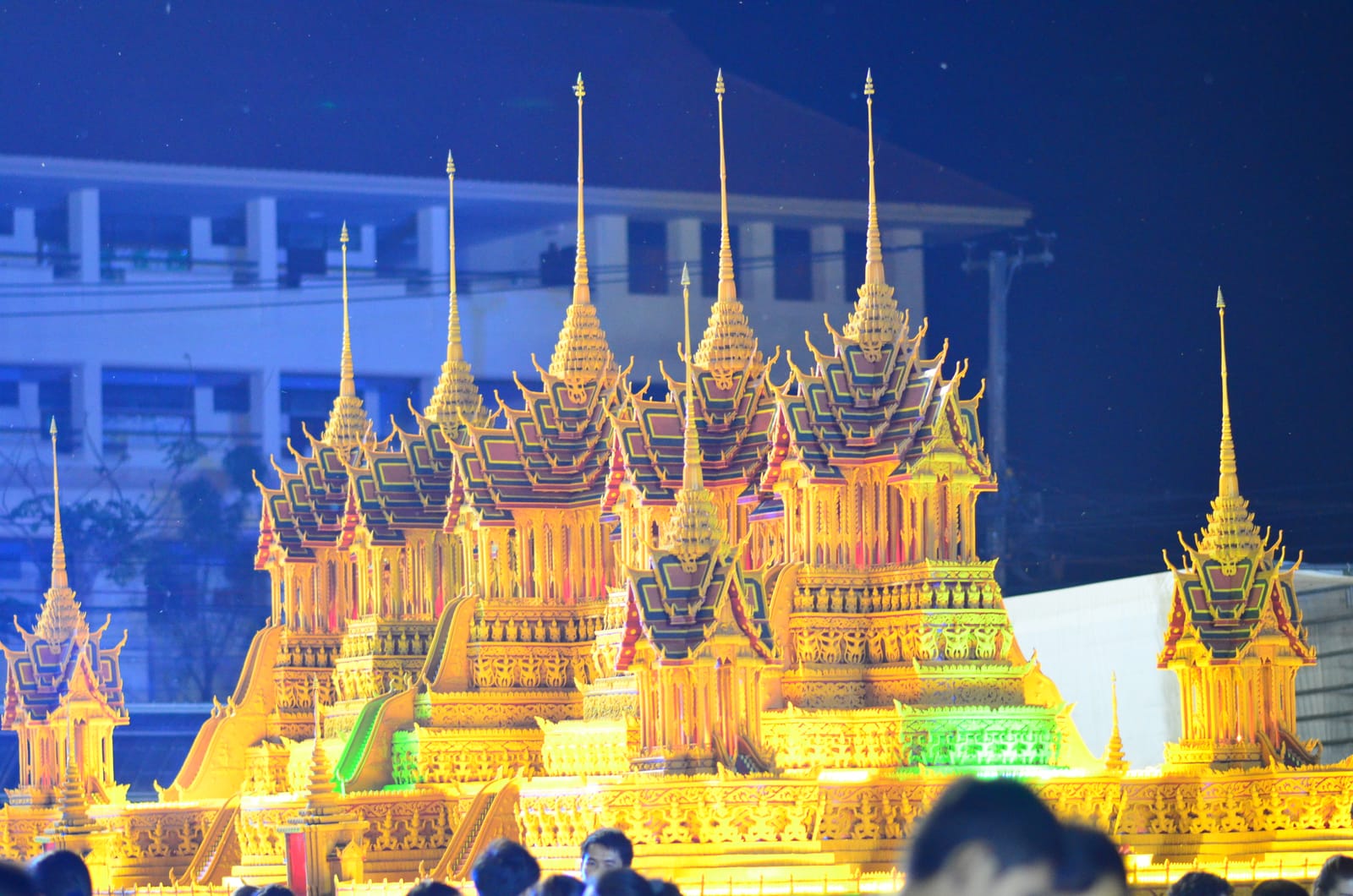 งานแห่ปราสาทผึ้งสกลนคร ปราสาทขี้ผึ้งวิจิตร + แข่งเรือยาวหนองหาร