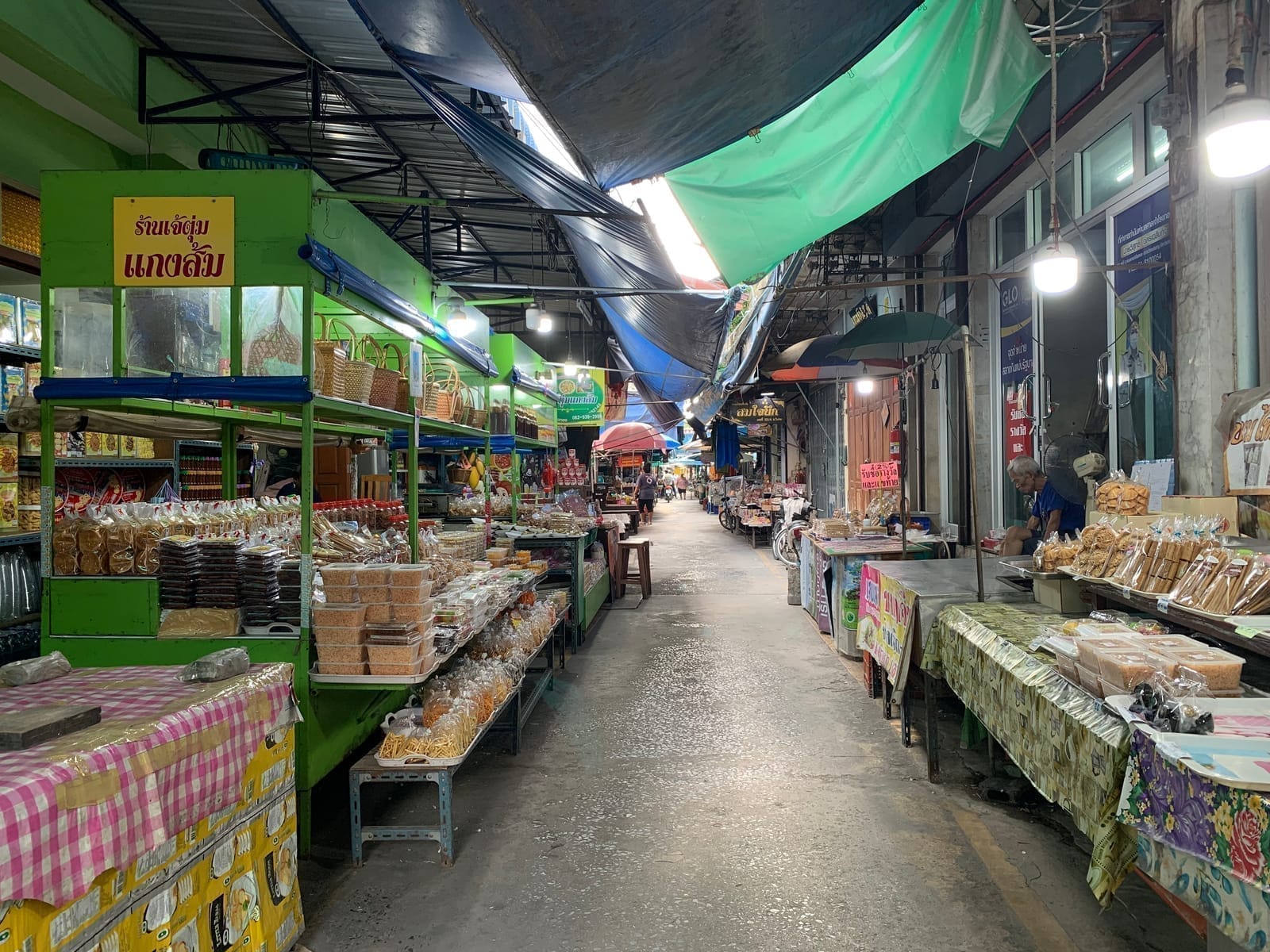 ตลาดศาลเจ้าโรงทอง ตลาดเก่าริมแม่น้ำน้อย
