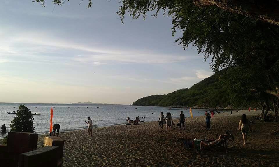 หาดสัตหีบ นางรอง น้ำใส เตยงาม ทะเลใสเงียบกว่าพัทยา