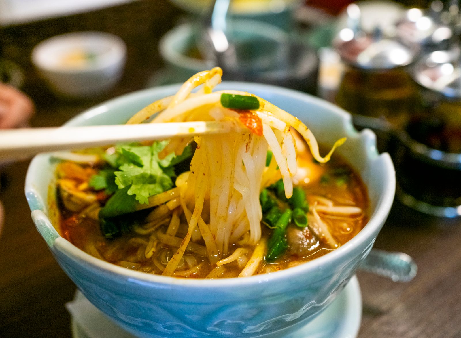 ก๋วยเตี๋ยวเรือสิงห์บุรี 8 ร้านชามเล็กน้ำซุปเข้ม