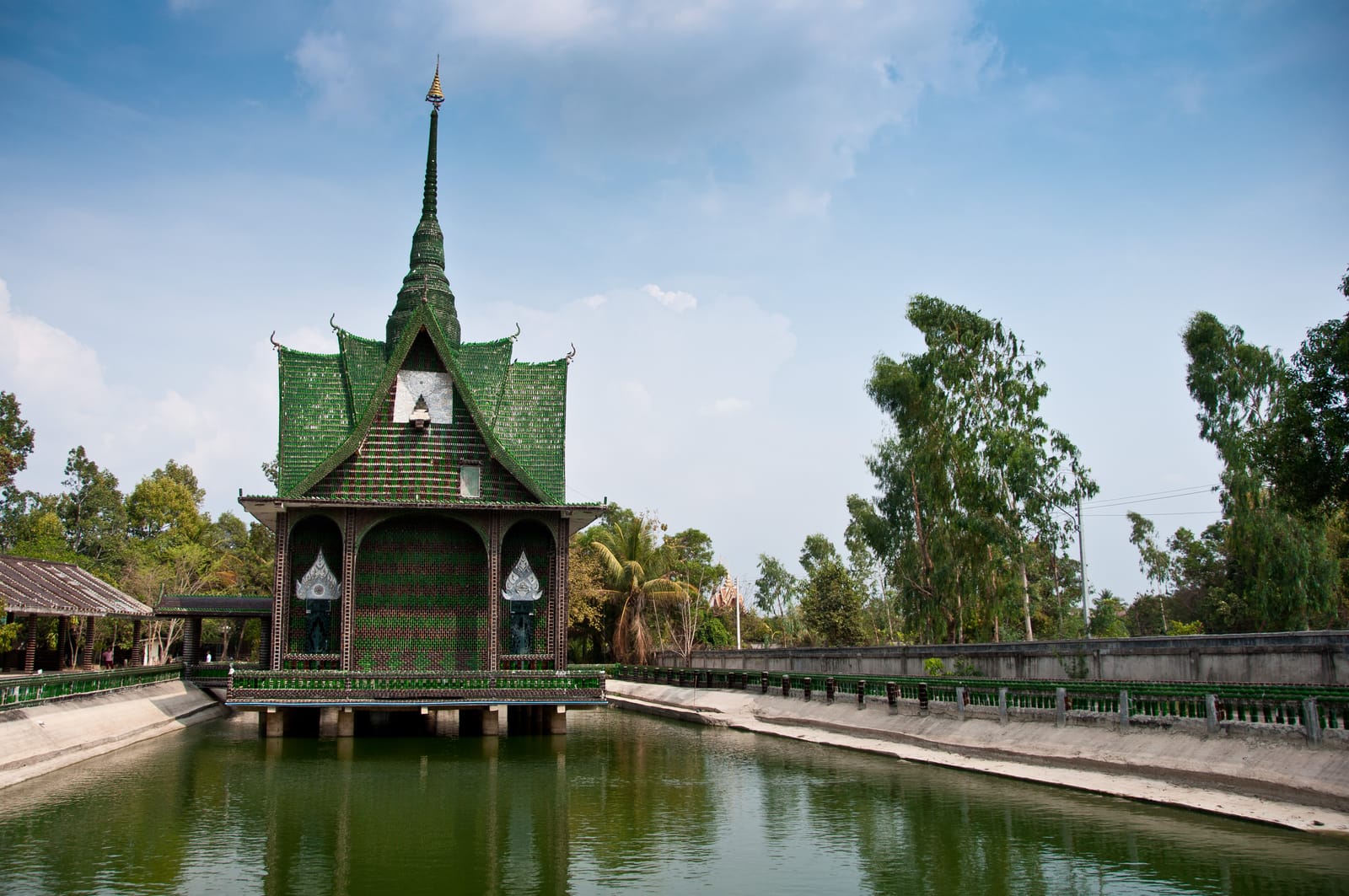 แผนเที่ยวศรีสะเกษสายวัฒนธรรม ปราสาทขอม วัดสี่เผ่า วัดล้านขวด