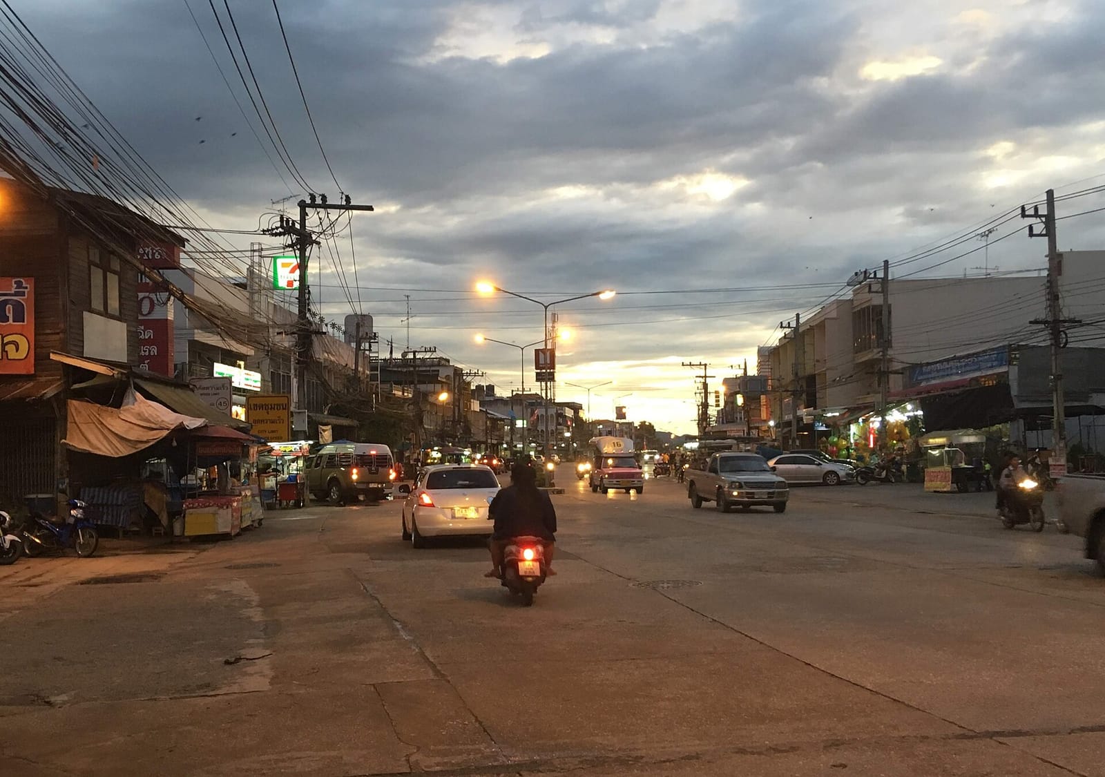ตัวเมืองสุโขทัยใหม่ ริมแม่น้ำยม