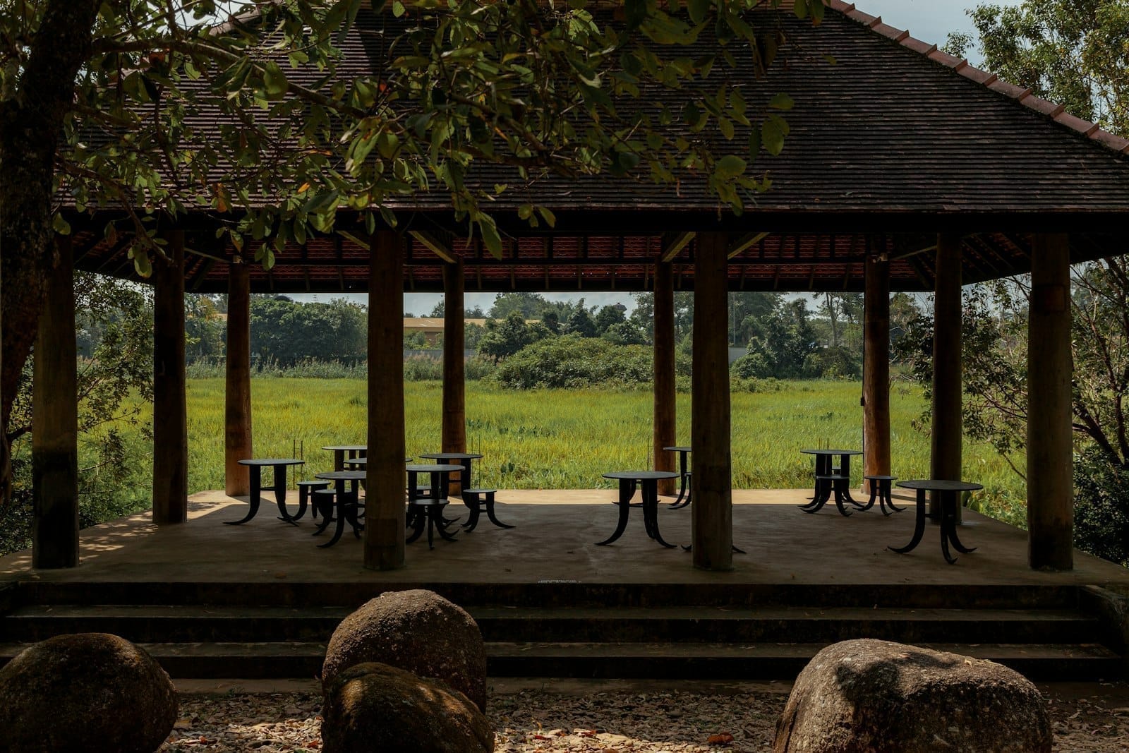 คาเฟ่สุพรรณบุรี 9 ร้านน่านั่ง ในเมือง + ริมทุ่งนา