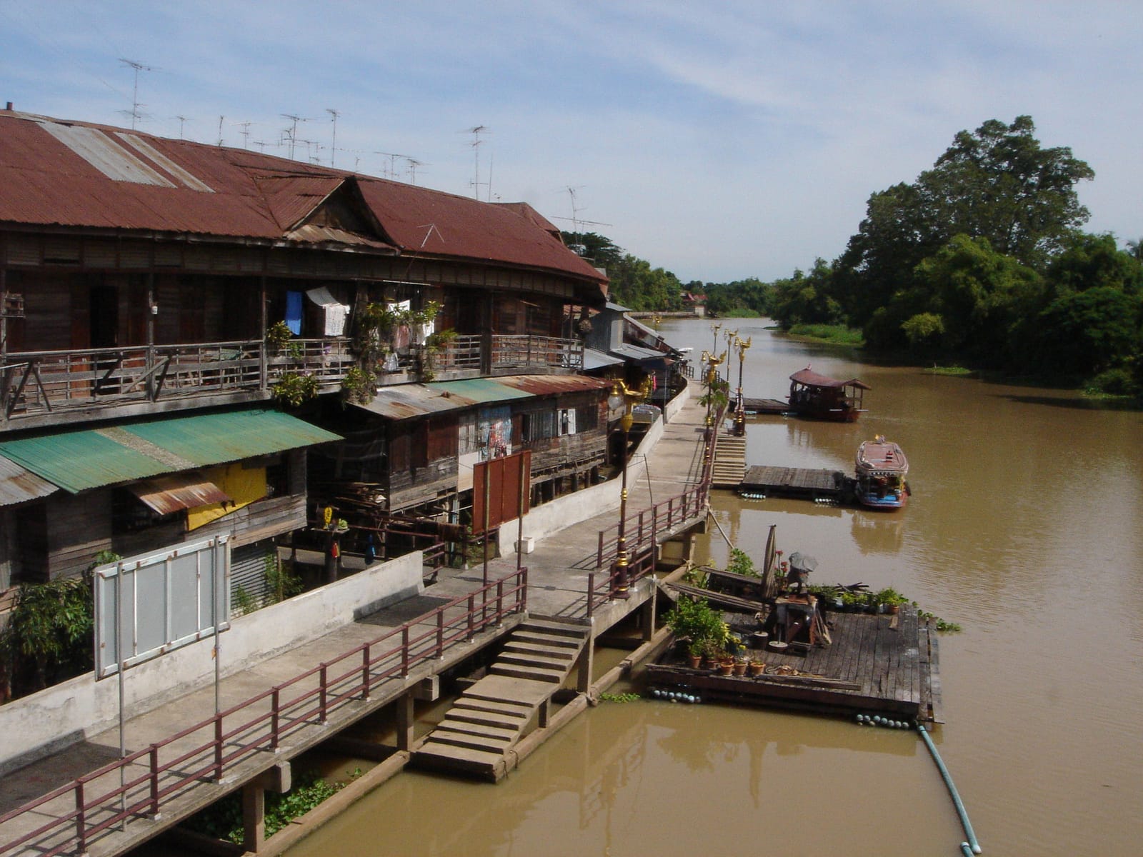 สายคาเฟ่ + เดินเมือง สุพรรณบุรี 2 วัน 1 คืน
