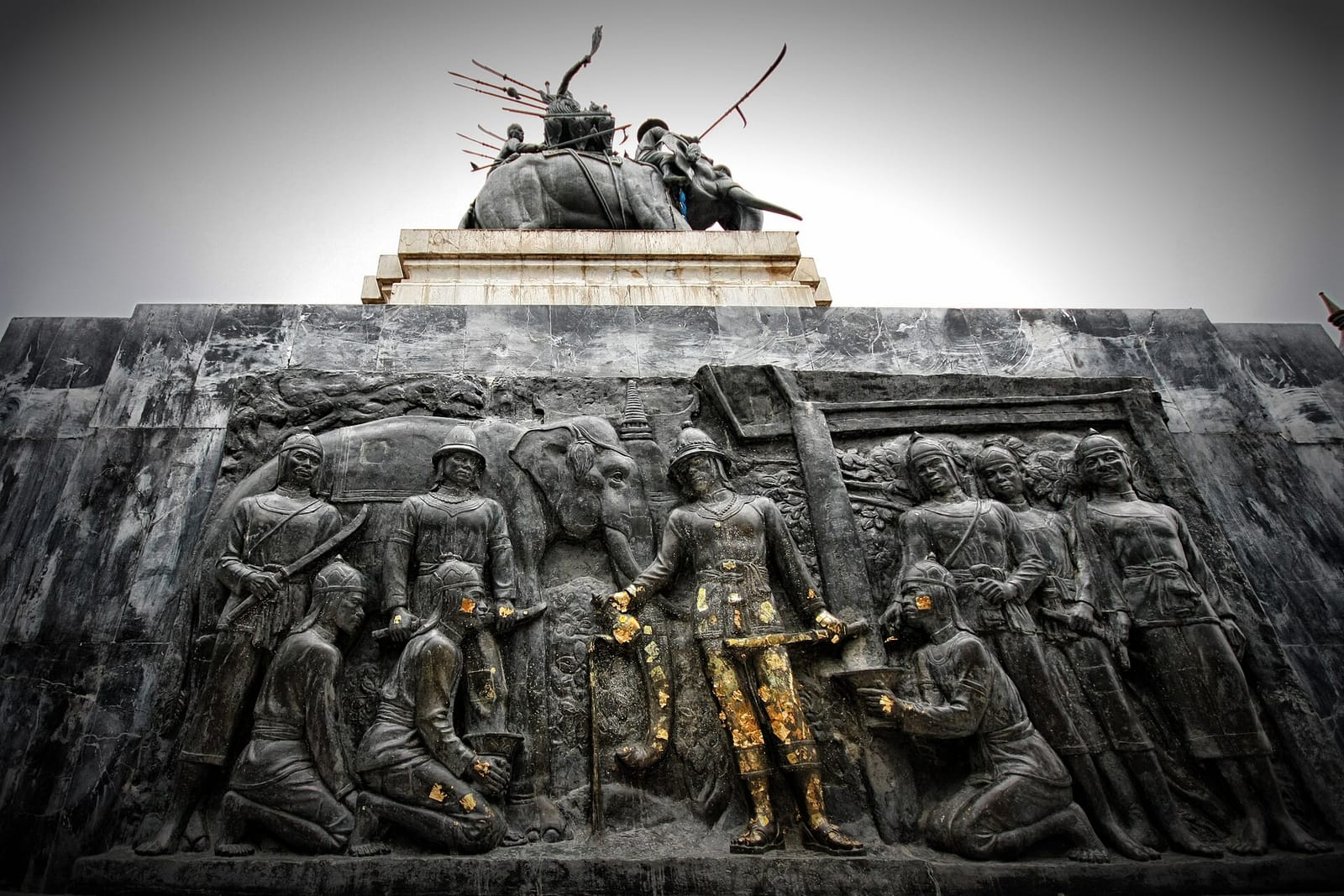 เดินทางในสุพรรณบุรี รถทัวร์ เช่ารถ ไปไหนยังไง