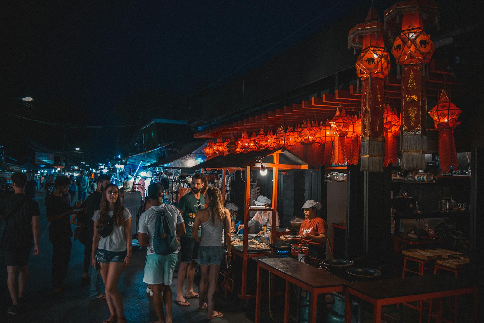 ถนนคนเดินตากริมปิง กินอะไรดีตอนเย็น