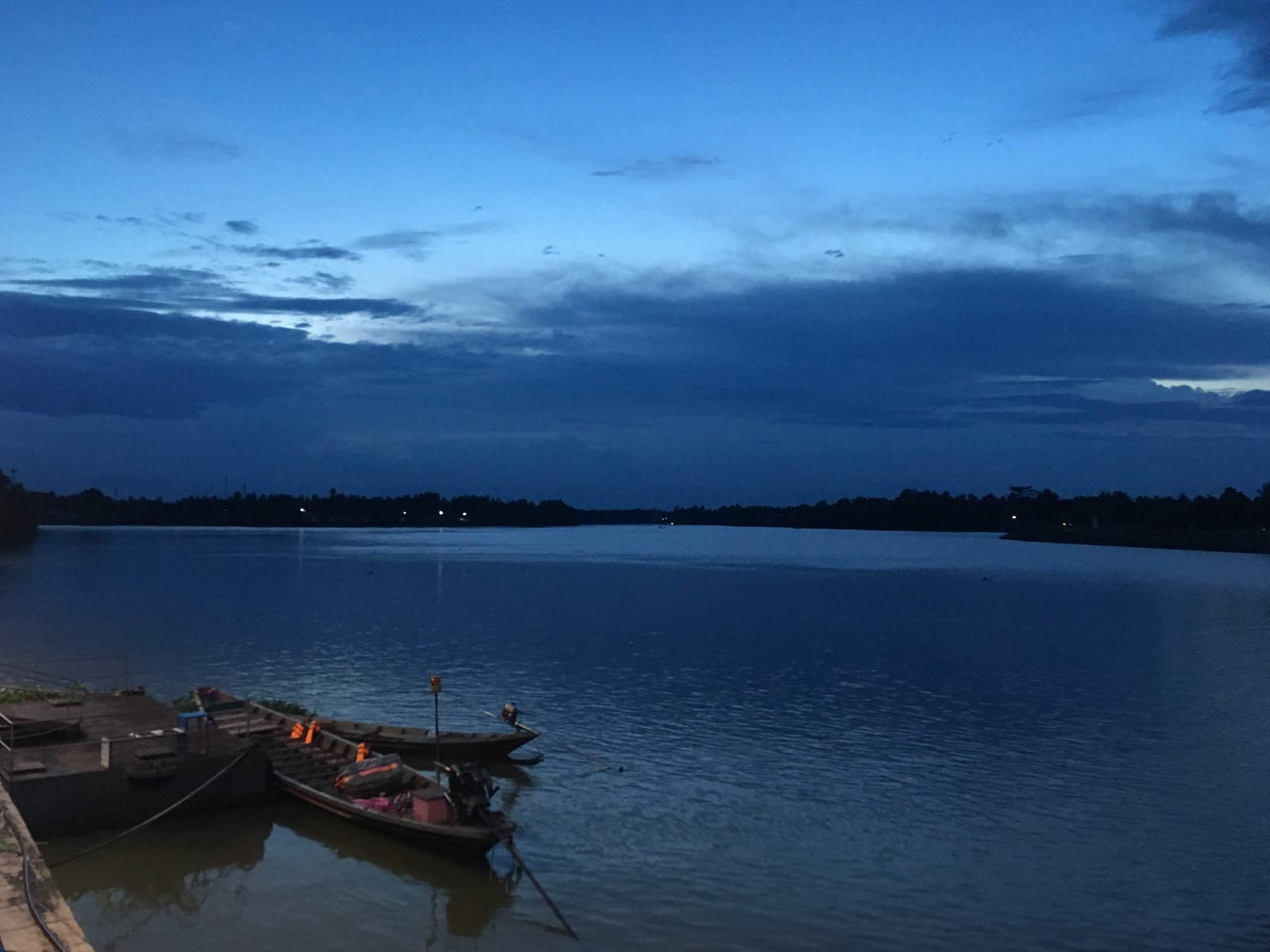 แม่น้ำตาปี + เมืองสุราษฎร์ ตลาดริมน้ำ ศาลหลักเมือง จุดเดินเล่นเย็น