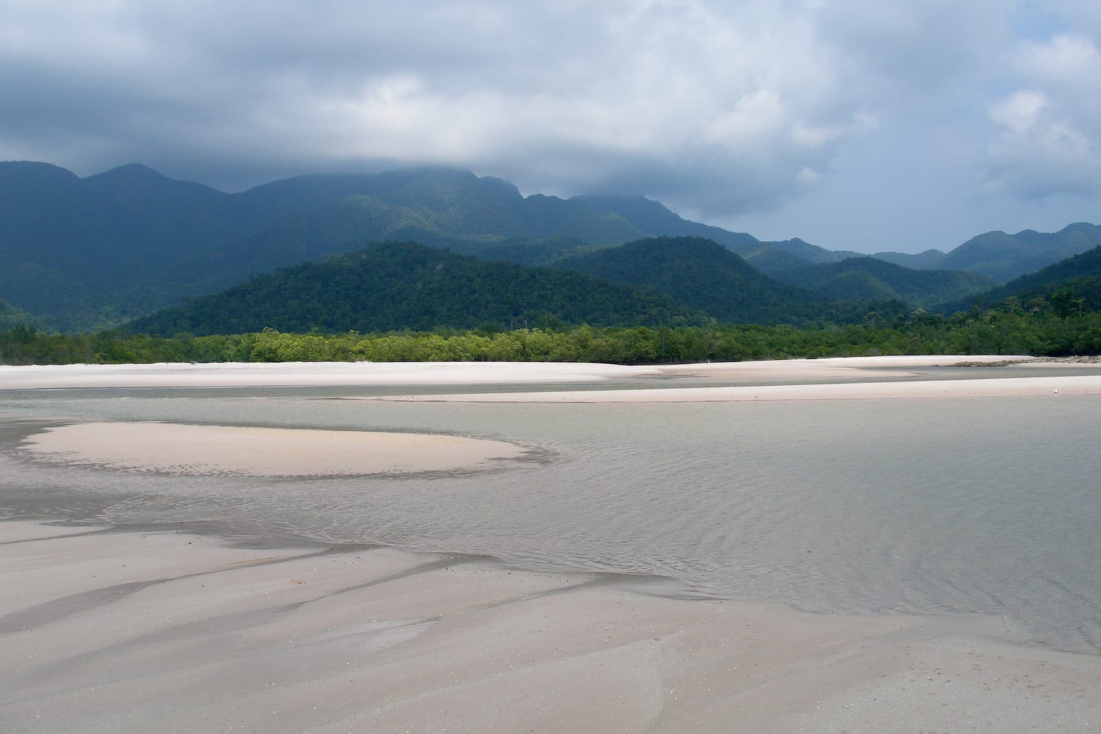 อุทยานแห่งชาติตะรุเตา เกาะป่าดิบ หาดขาว และคุกในตำนาน