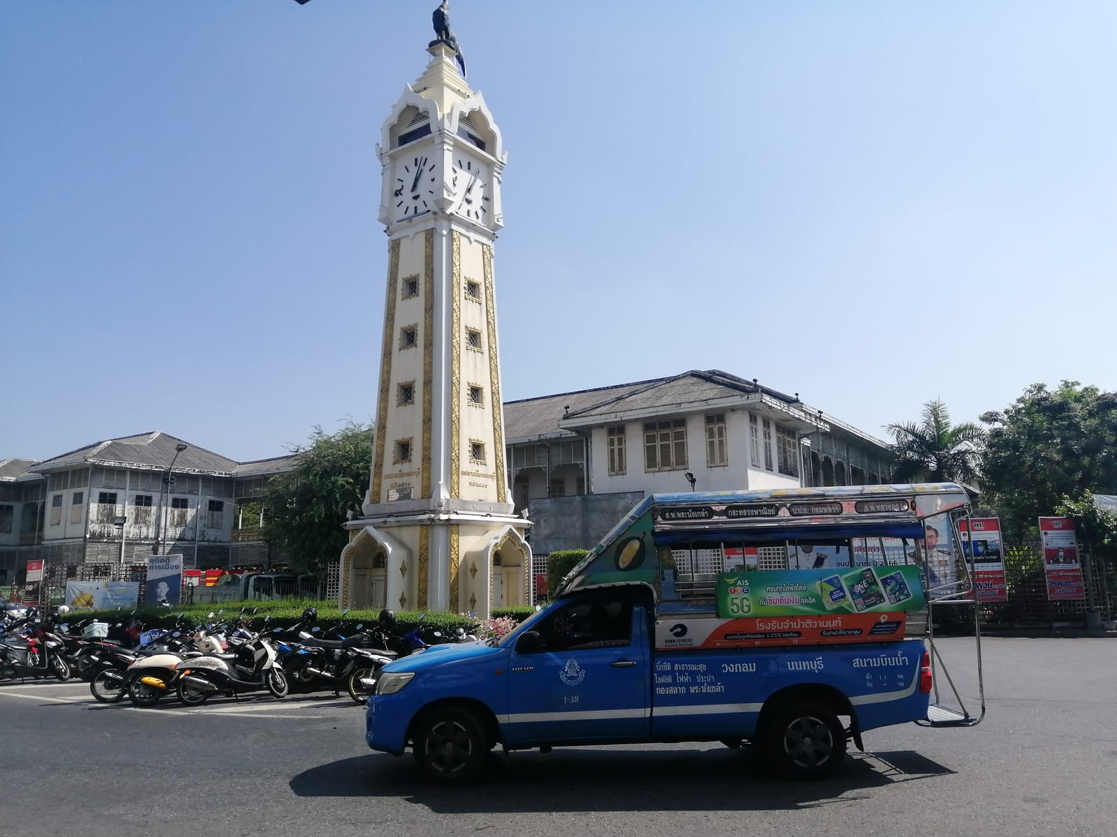 สตรีทฟู้ดท่าน้ำนนท์ เดินชิมตลาดเก่า ราคาท้องถิ่น