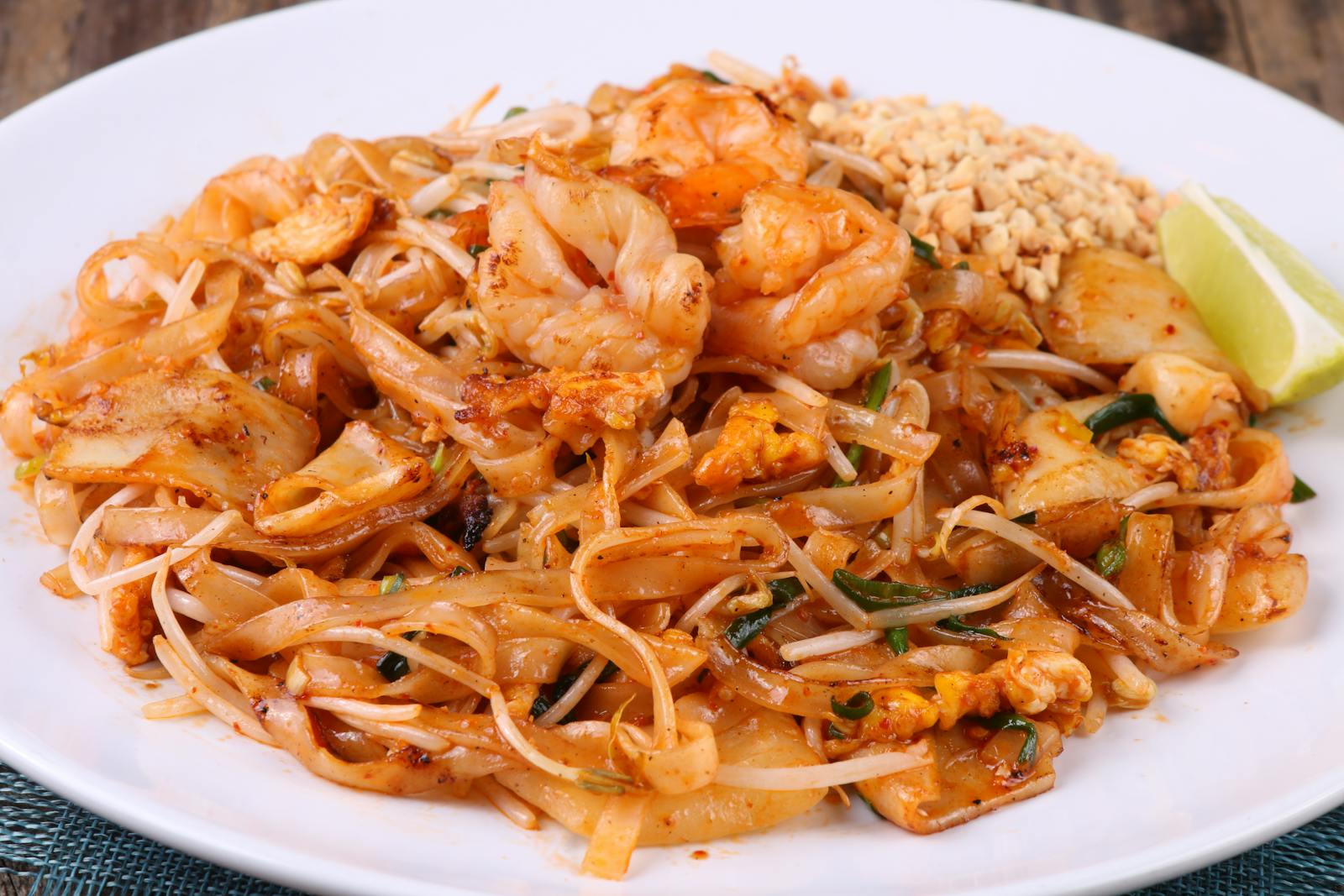 ผัดหมี่โคราช 10 ร้านที่คนพื้นที่ไปจริง