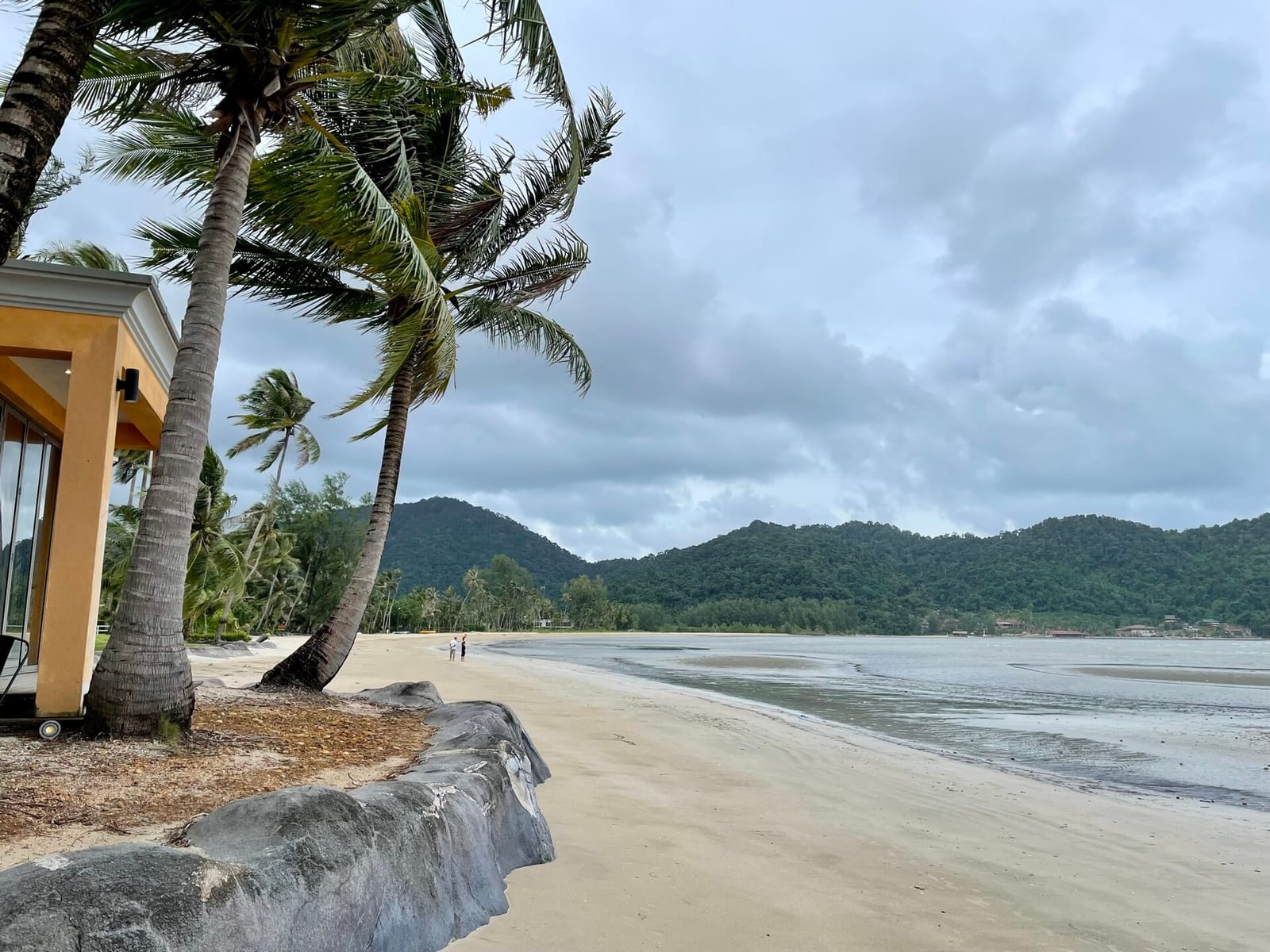 คาเฟ่ตราด เมืองเก่าริมคลอง + วิวทะเลบนเกาะ