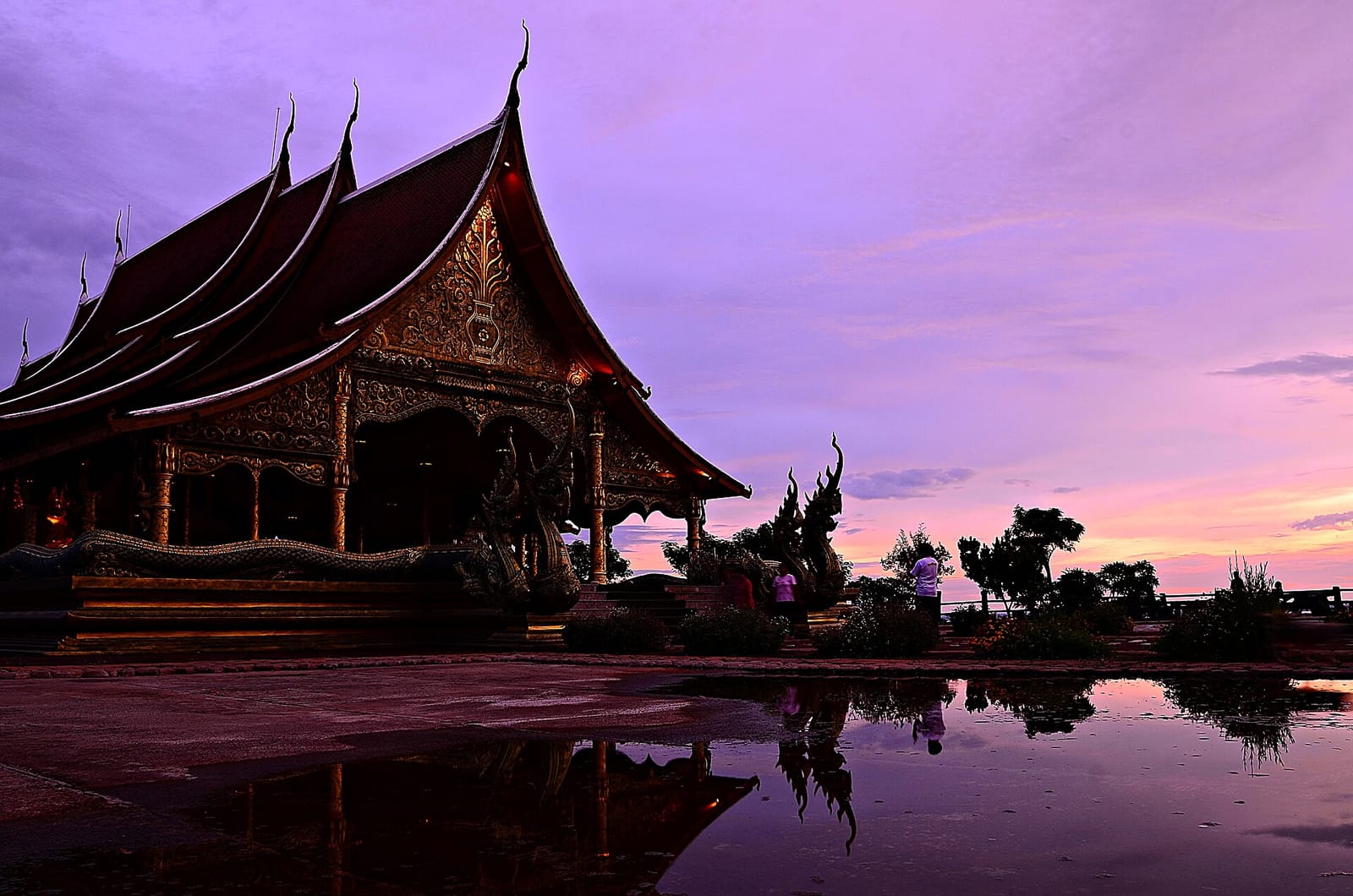 เที่ยวอุบล 2 วัน 1 คืน เมืองเก่า + วัดเรืองแสงภูพร้าว