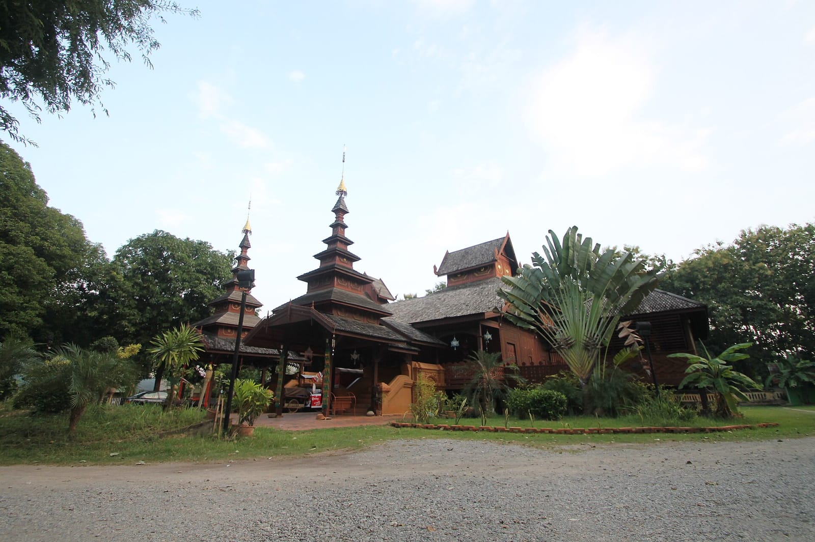 วัดจอมสวรรค์ วัดไม้ทั้งหลังของชาวไทใหญ่