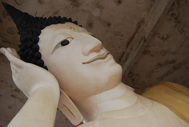 Wat Hat Yai Nai A 35-Metre Reclining Buddha Near Town