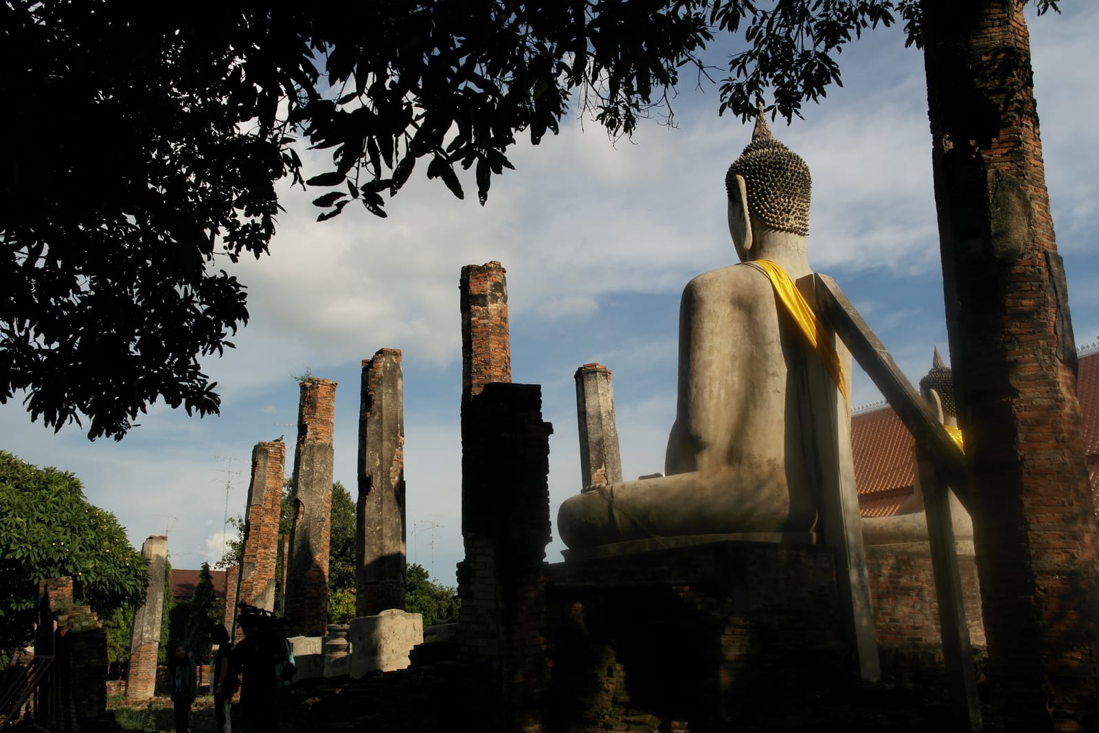 วัดมหาธาตุ สรรคบุรี วัดเก่ากลางเมืองโบราณ
