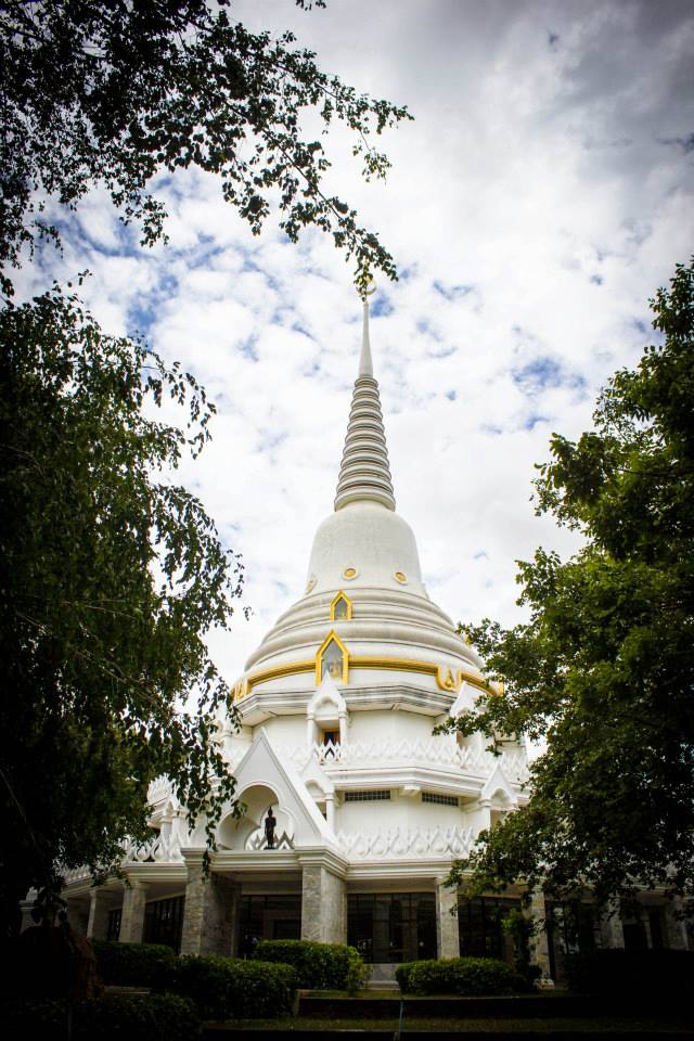 วัดพระพุทธบาทยโสธร รอยพระบาทจำลอง พระเก่า วัดเงียบนอกเมือง