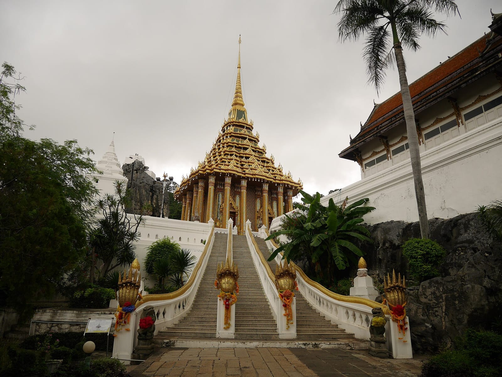 วัดพระพุทธบาท ราชวรมหาวิหาร สระบุรี