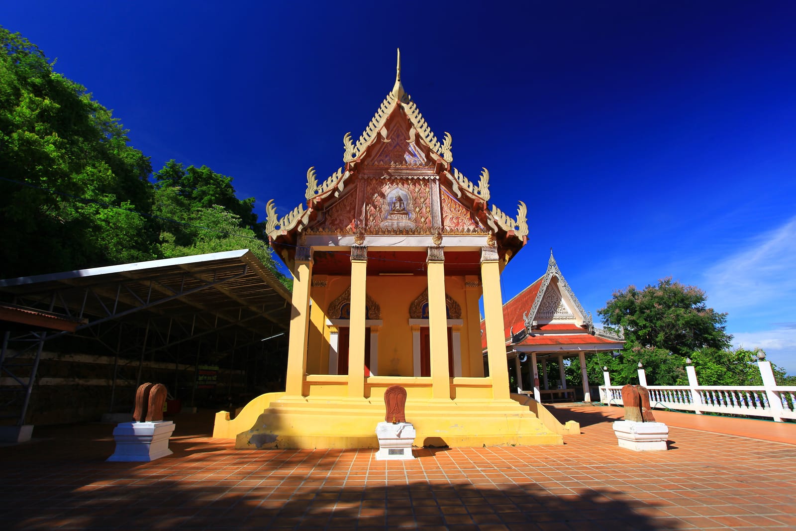 วัดธรรมามูลวรวิหาร ไหว้หลวงพ่อธรรมจักร ริมเจ้าพระยา