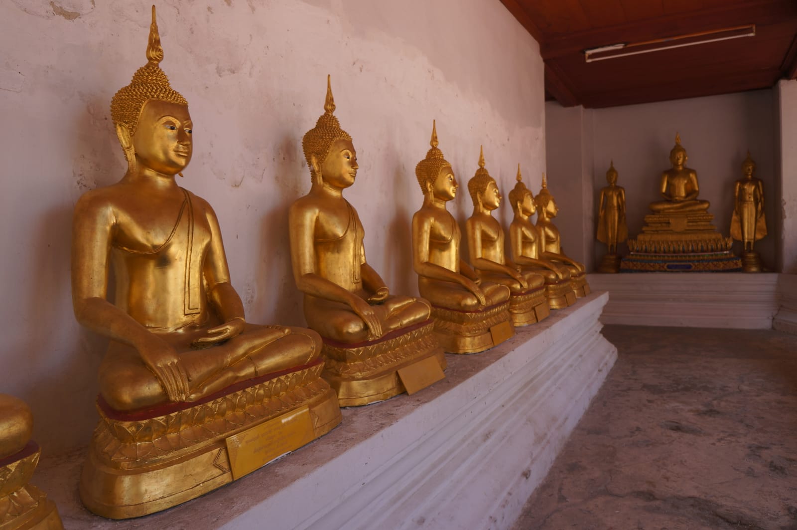 วัดใหญ่สุวรรณาราม งานช่างเมืองเพชรที่ยังหายใจอยู่