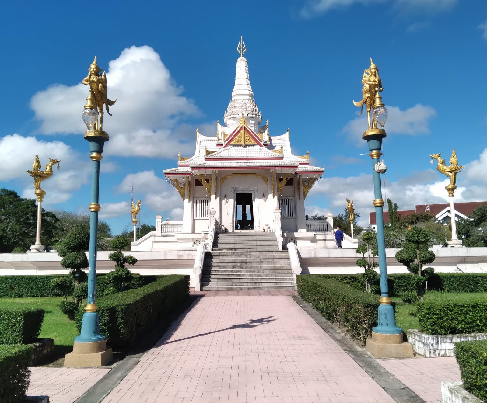 เที่ยวเมืองยะลา 1 วัน ผังเมืองวงกลม วัดถ้ำ และของกินถิ่น