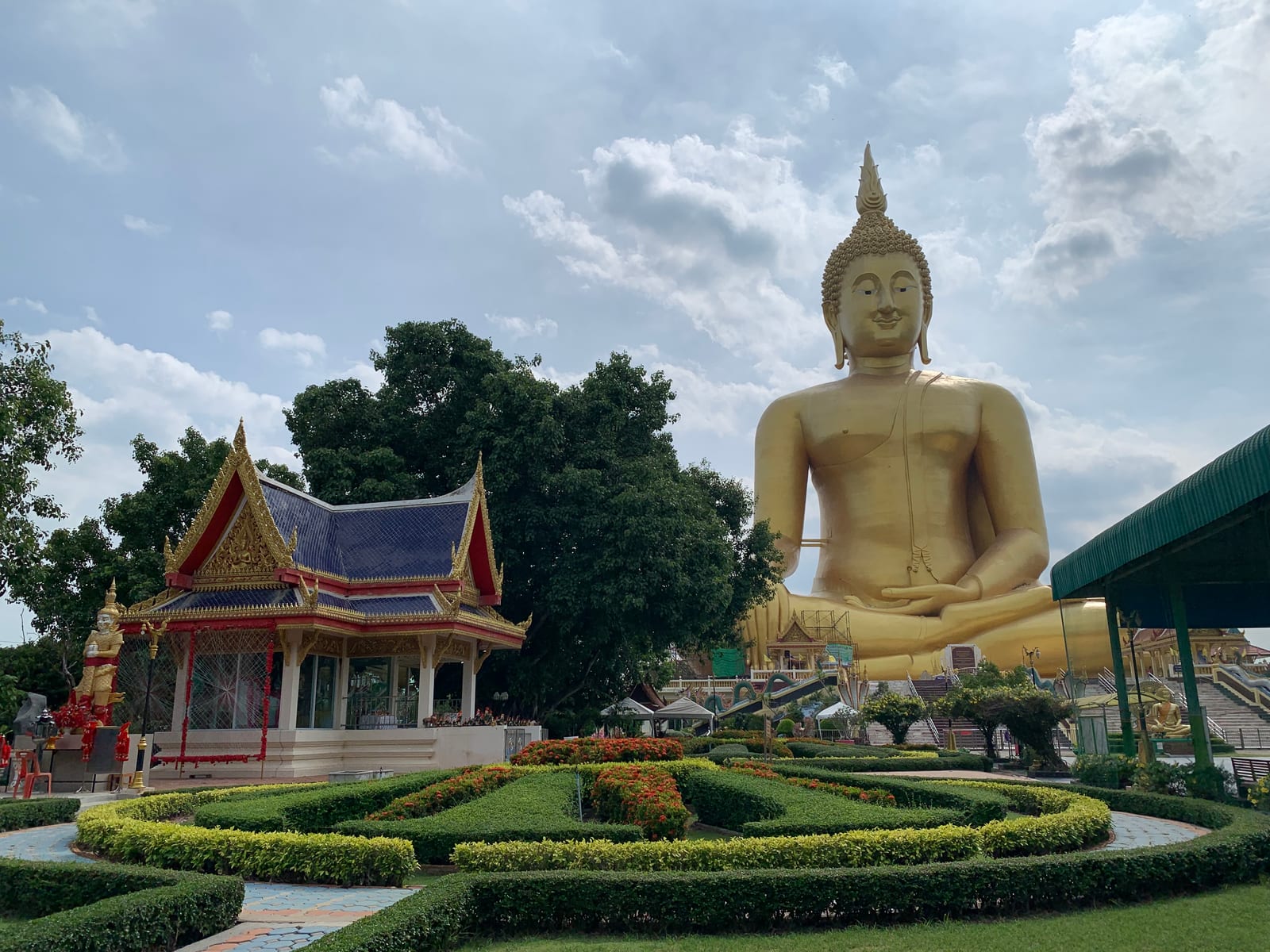 วัดม่วง (หลวงพ่อใหญ่ พระพุทธมหานวมินทร์ศากยมุนีศรีวิเศษชัยชาญ)