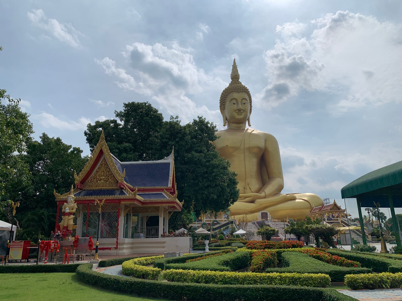 วัดม่วง (หลวงพ่อใหญ่ พระพุทธมหานวมินทร์ศากยมุนีศรีวิเศษชัยชาญ)