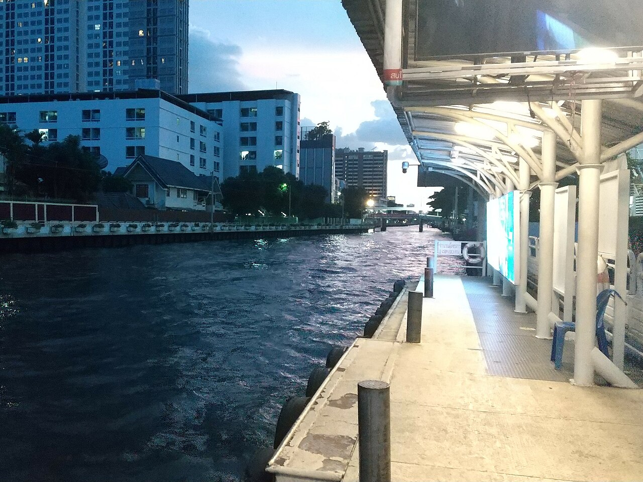 ท่าเรือบางกะปิ คลองแสนแสบ & สกายวอล์กแยกลำสาลี