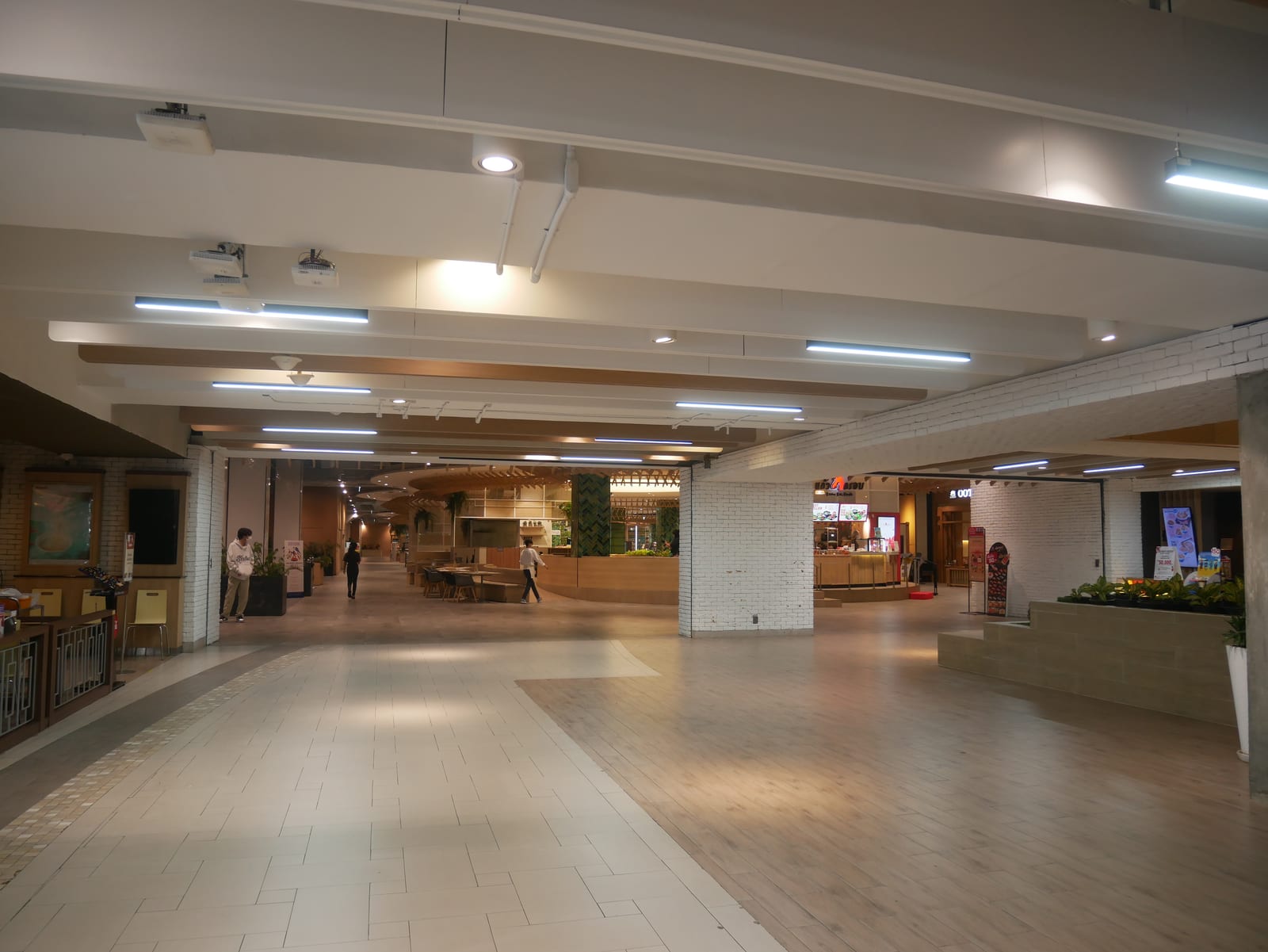 เซ็นทรัล บางนา & สวนน้ำโพโรโระ อควาพาร์ค (CentralPlaza Bangna / Pororo AquaPark)