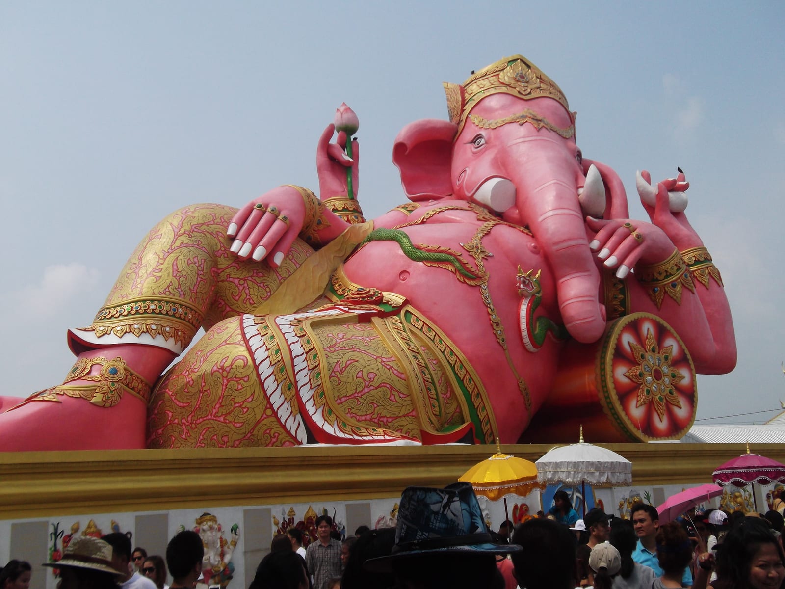 วัดสมานรัตนาราม (พระพิฆเนศปางนอน องค์สีชมพู)