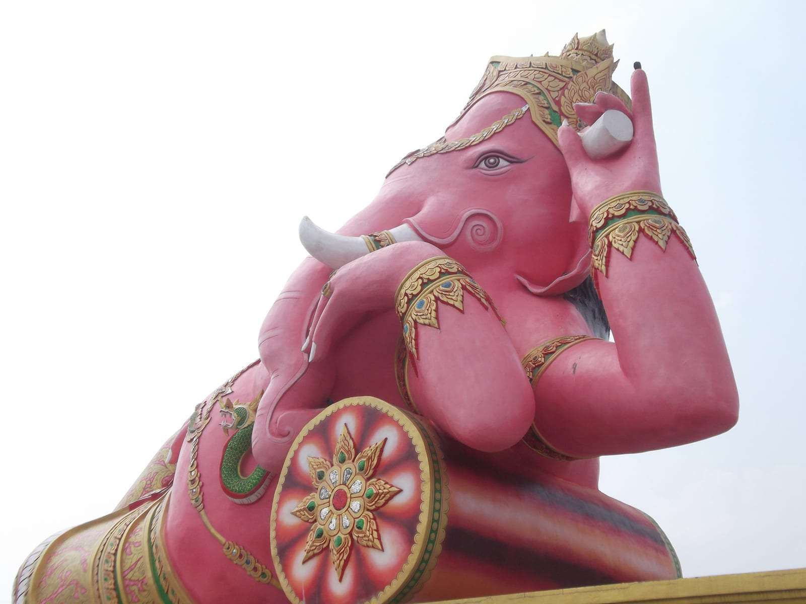 วัดสมานรัตนาราม (พระพิฆเนศปางนอน องค์สีชมพู)