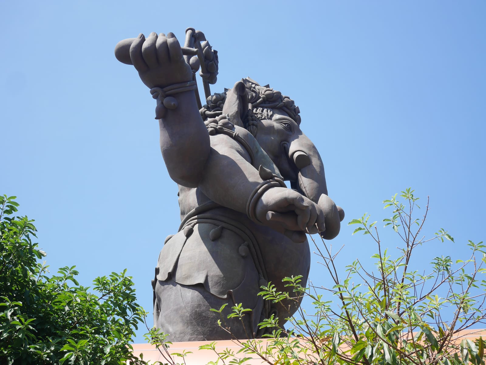 อุทยานพระพิฆเนศ คลองเขื่อน (องค์ยืน)