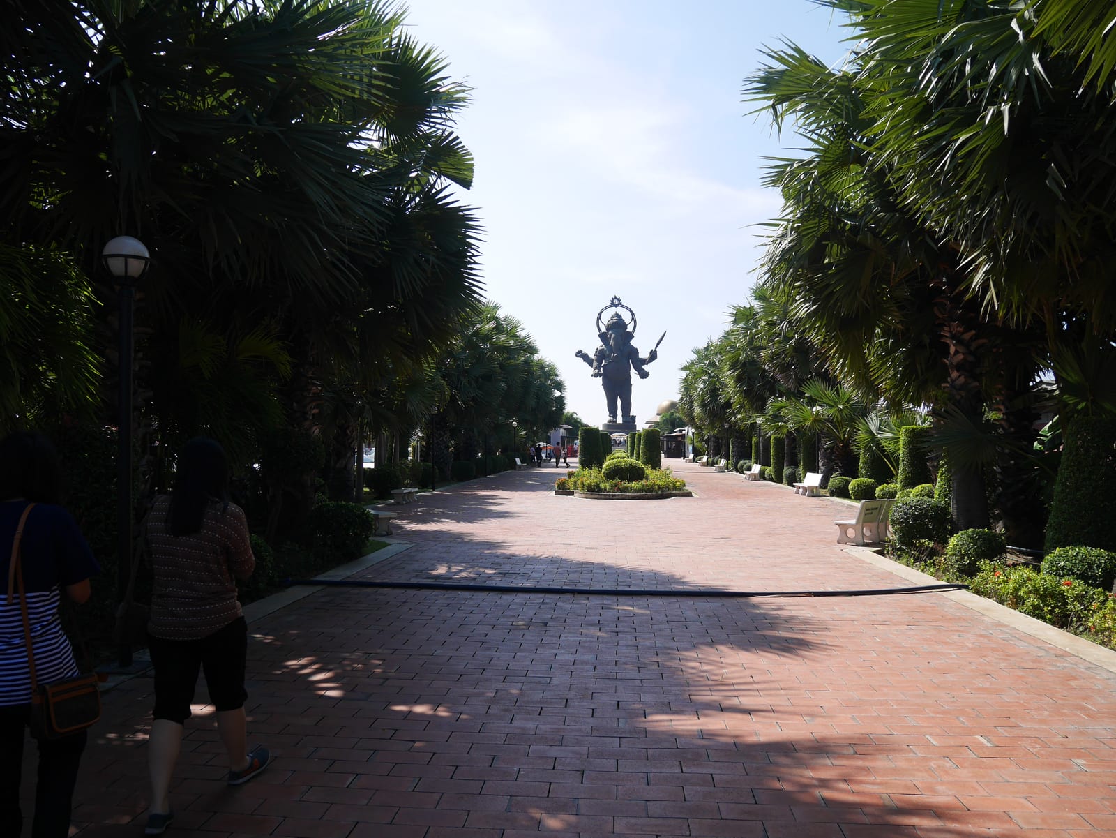 อุทยานพระพิฆเนศ คลองเขื่อน (องค์ยืน)