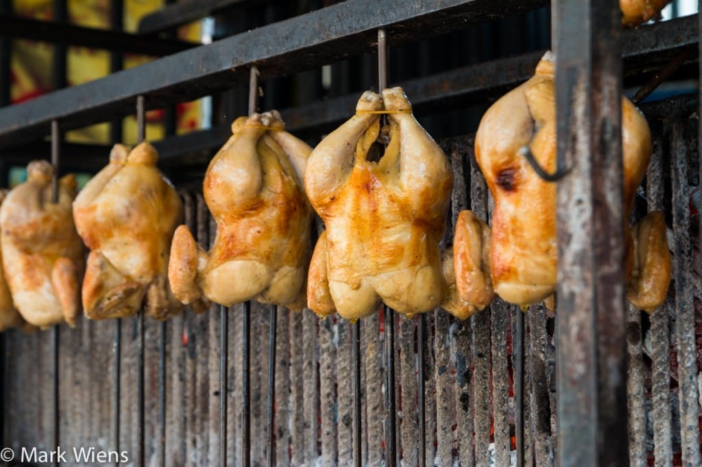 ไก่ย่างเตาฟืนทั้งตัวหนังเหลืองกรอบของร้าน SP Chicken เอสพี ไก่ย่าง ใกล้วัดพระสิงห์ เชียงใหม่