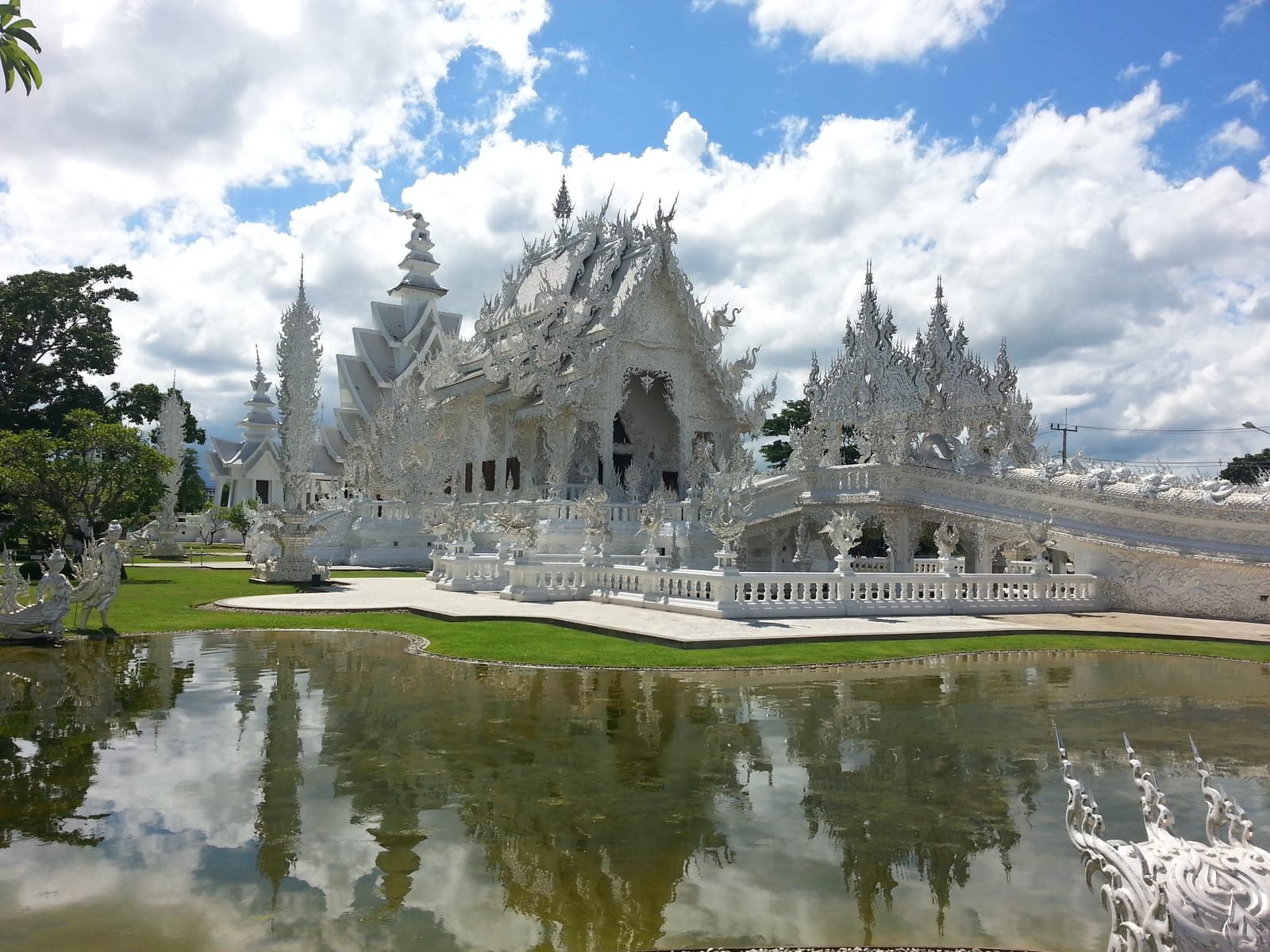 วัดร่องขุ่น (White Temple)