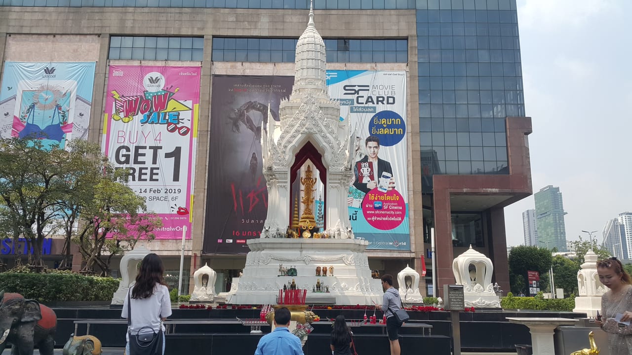 ศาลพระตรีมูรติ และ พระพิฆเนศ หน้าเซ็นทรัลเวิลด์