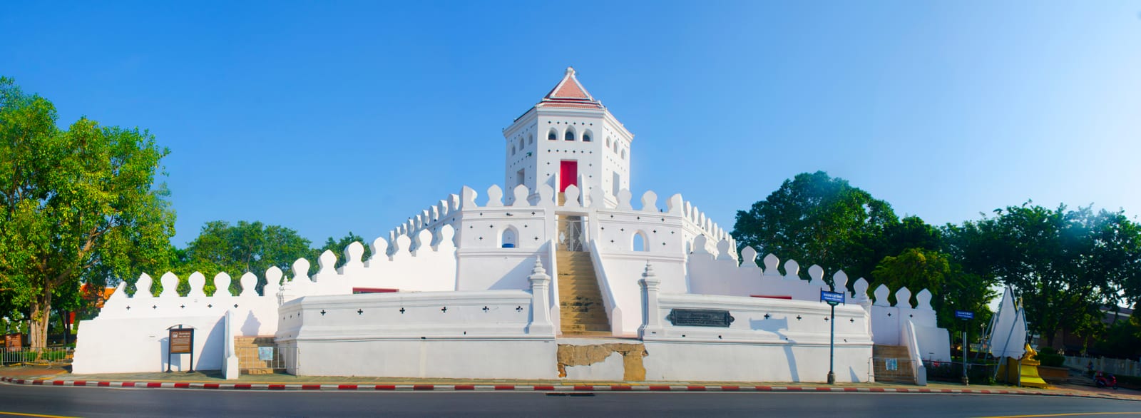 ป้อมพระสุเมรุ และสวนสันติชัยปราการ (Phra Sumen Fort & Santichaiprakan Park)